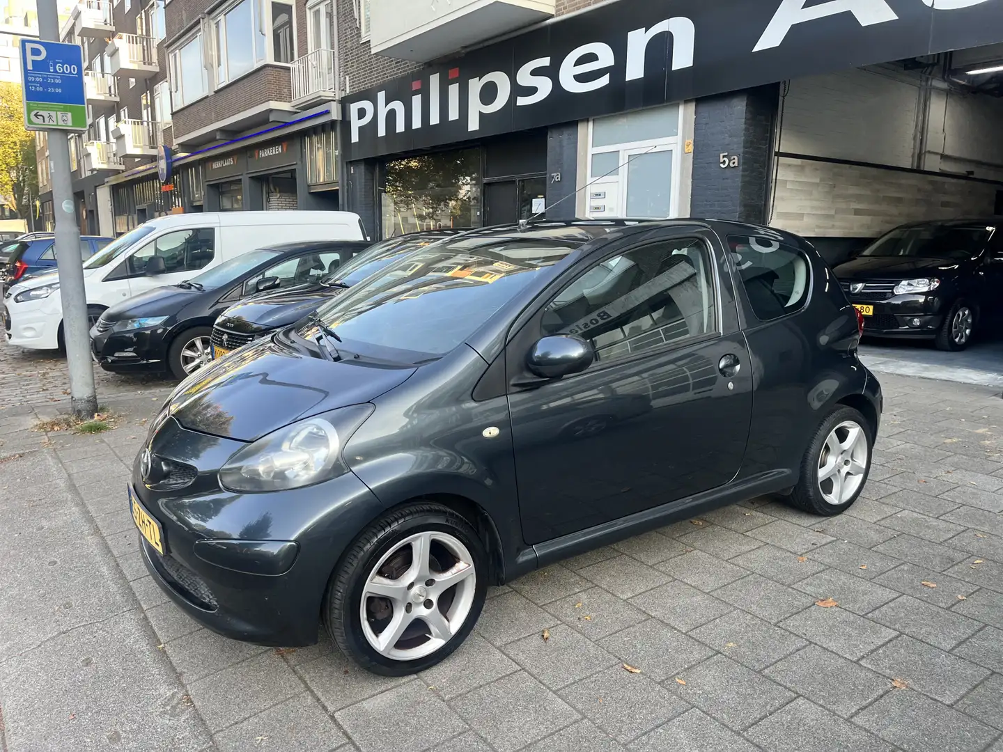 Toyota Aygo 1.0-12V + Gris - 2