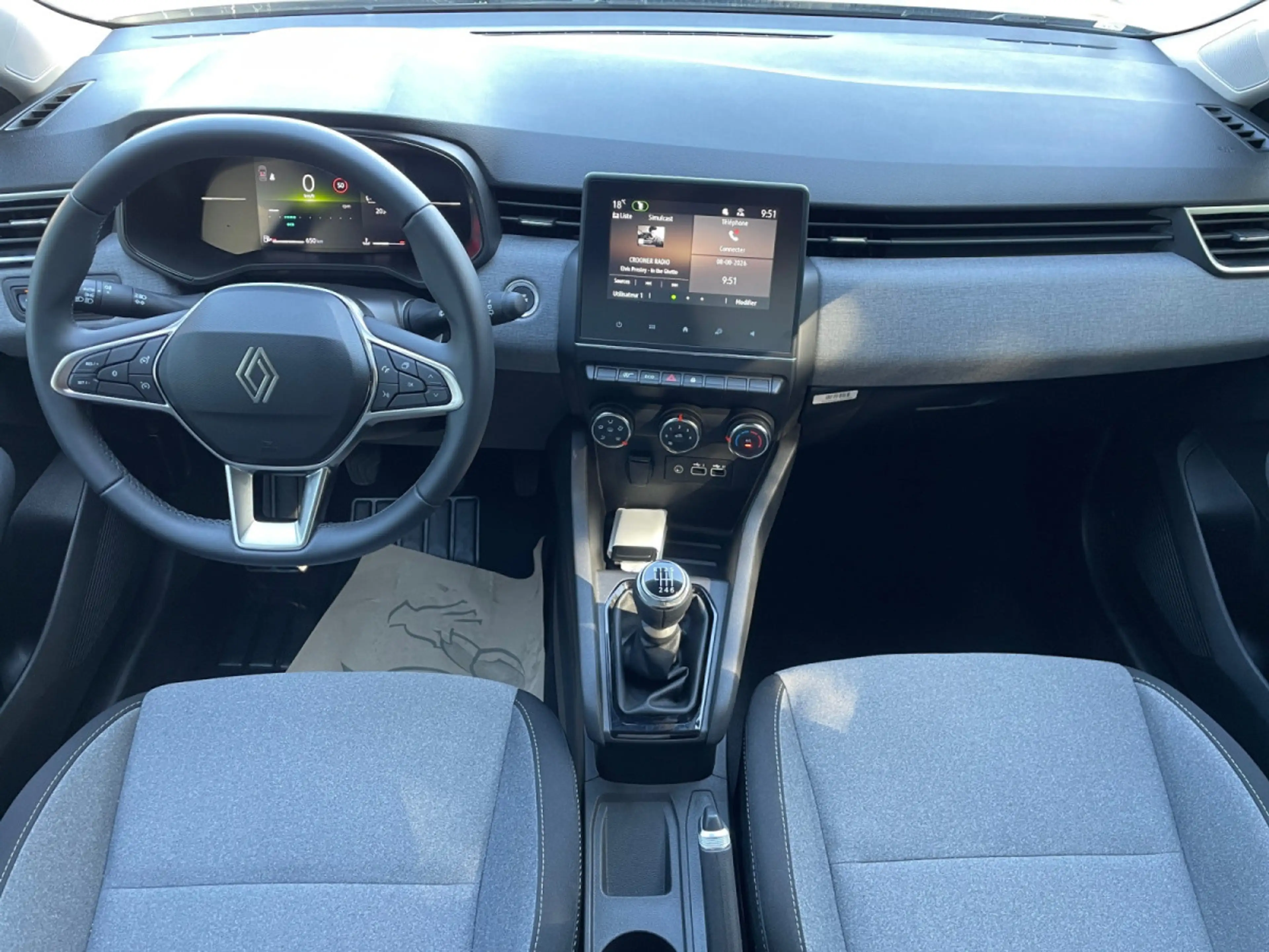 Renault Clio 1.0 TCe Evolution — photo 9