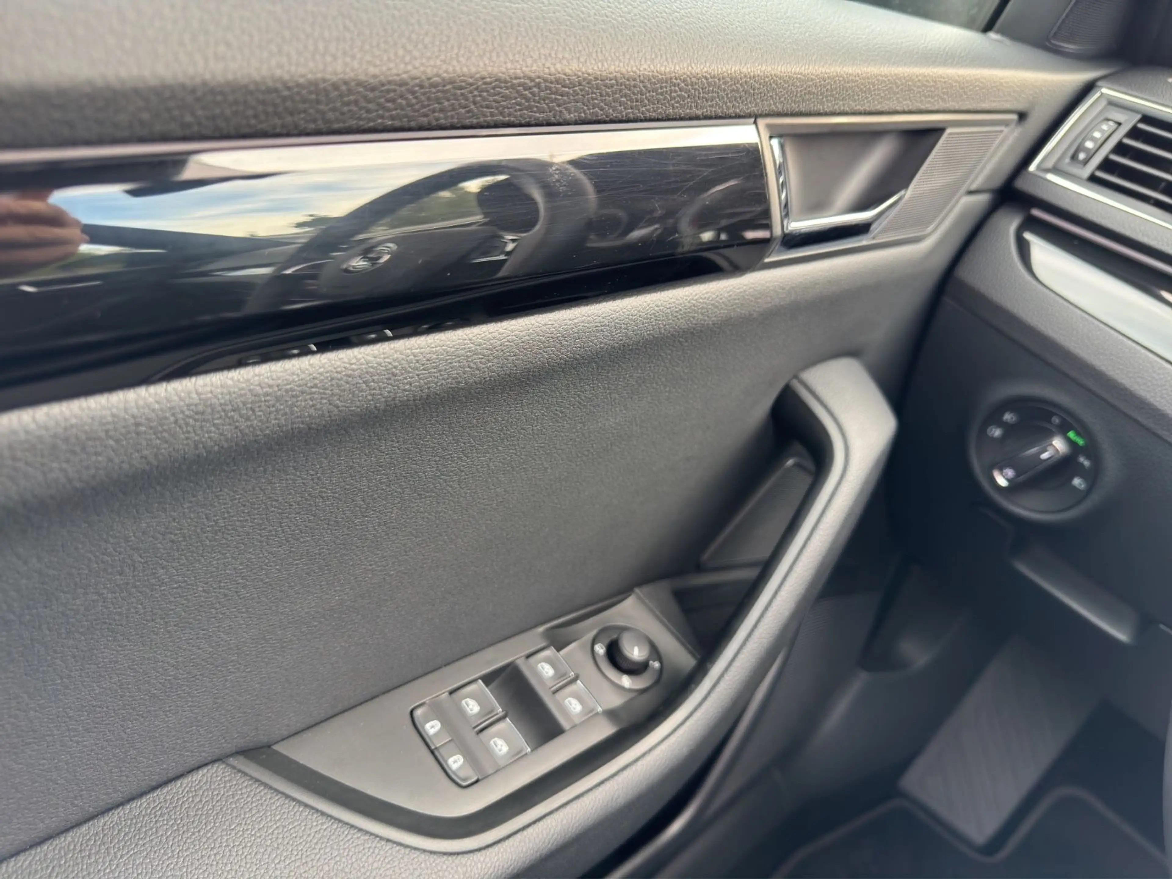 Skoda Superb Combi L&K 4x4°Automatik°Navi°Sitzheizung° — photo 10