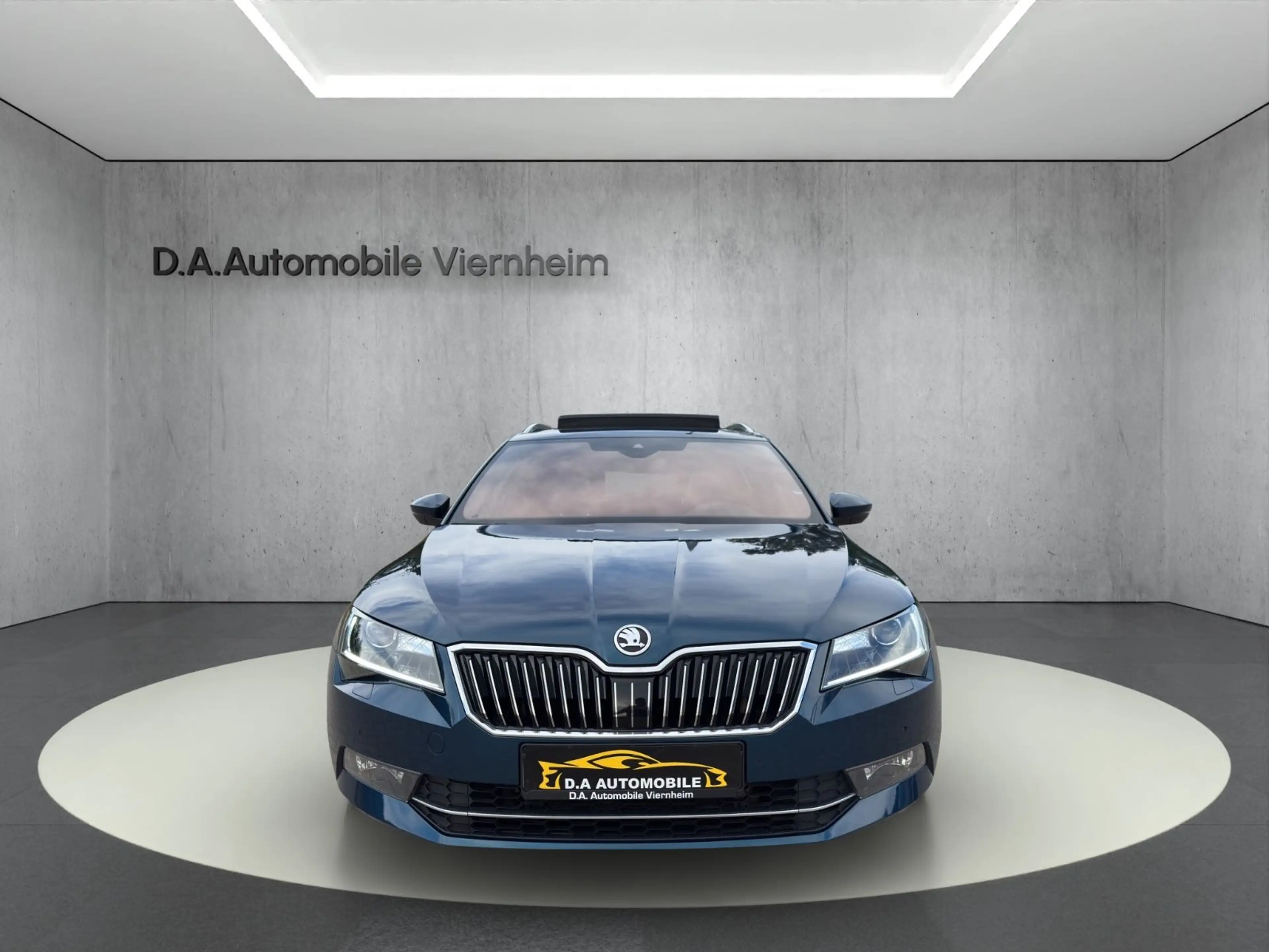 Skoda Superb Combi L&K 4x4°Automatik°Navi°Sitzheizung° — photo 2