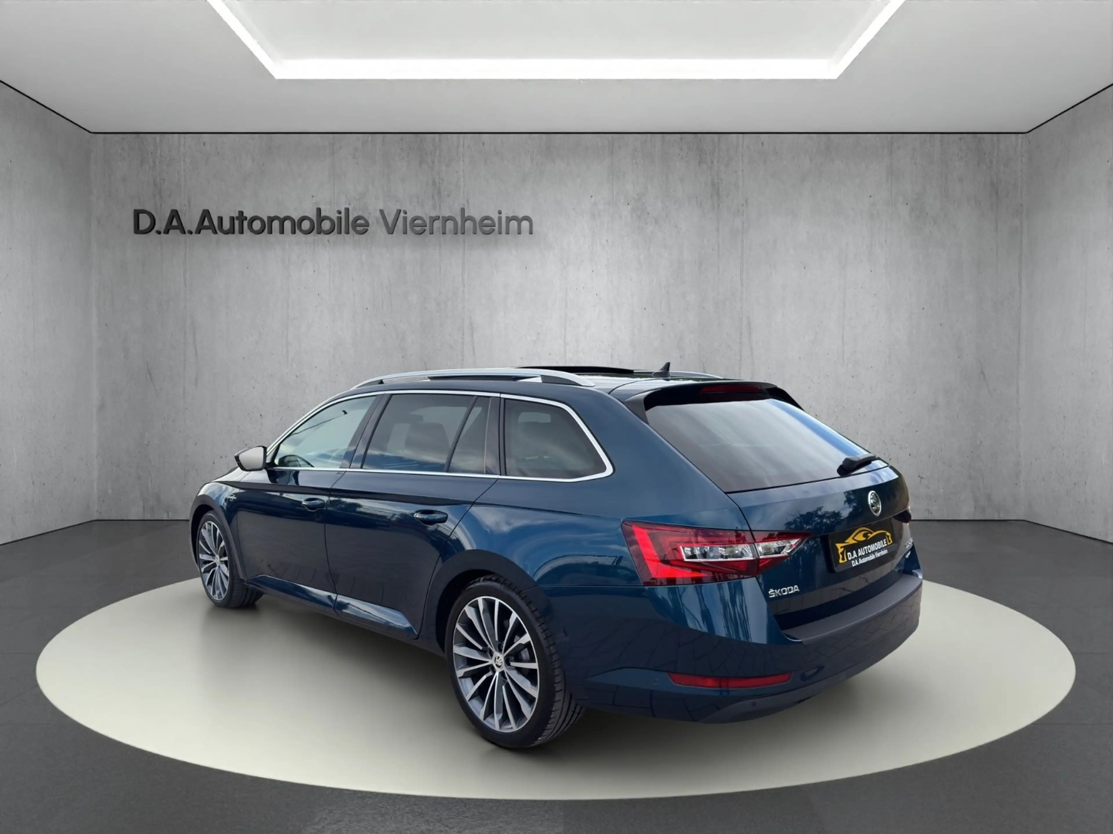Skoda Superb Combi L&K 4x4°Automatik°Navi°Sitzheizung° — photo 4