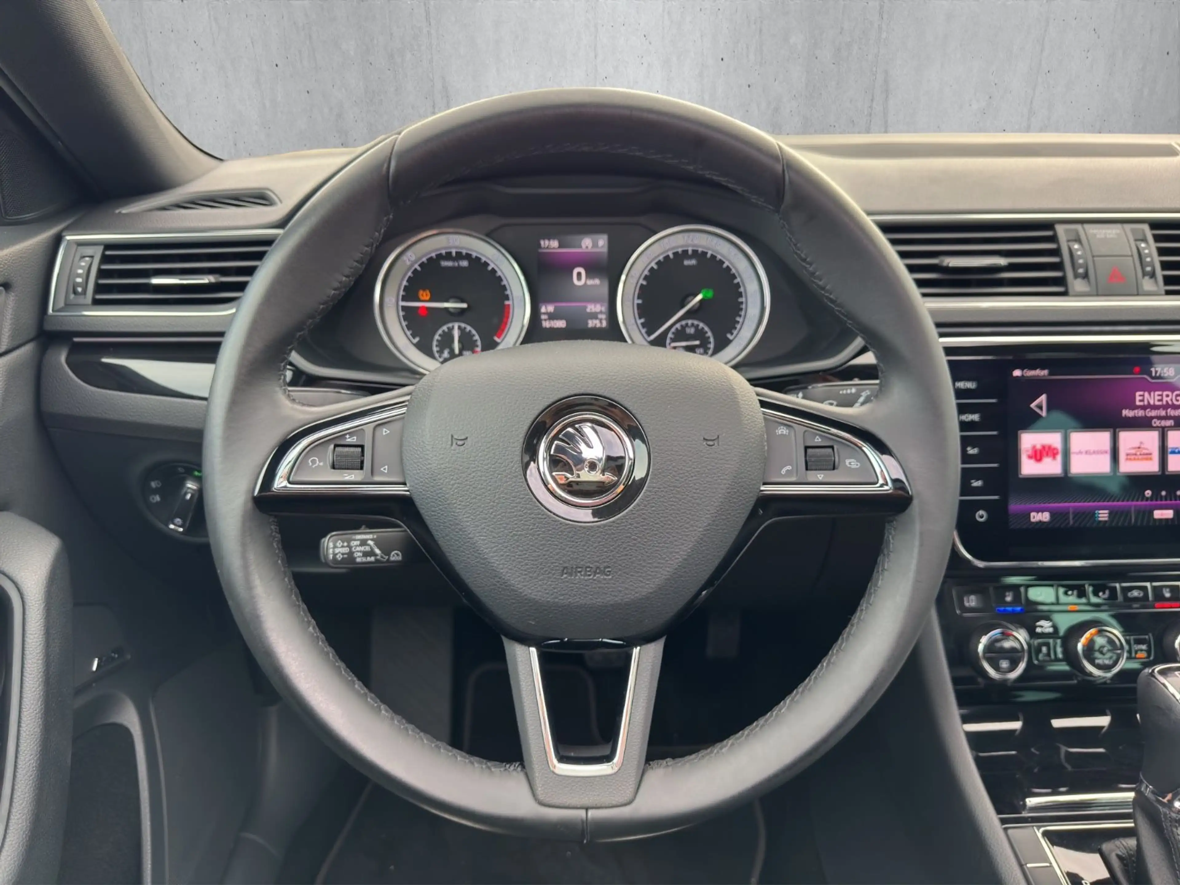 Skoda Superb Combi L&K 4x4°Automatik°Navi°Sitzheizung° — photo 11