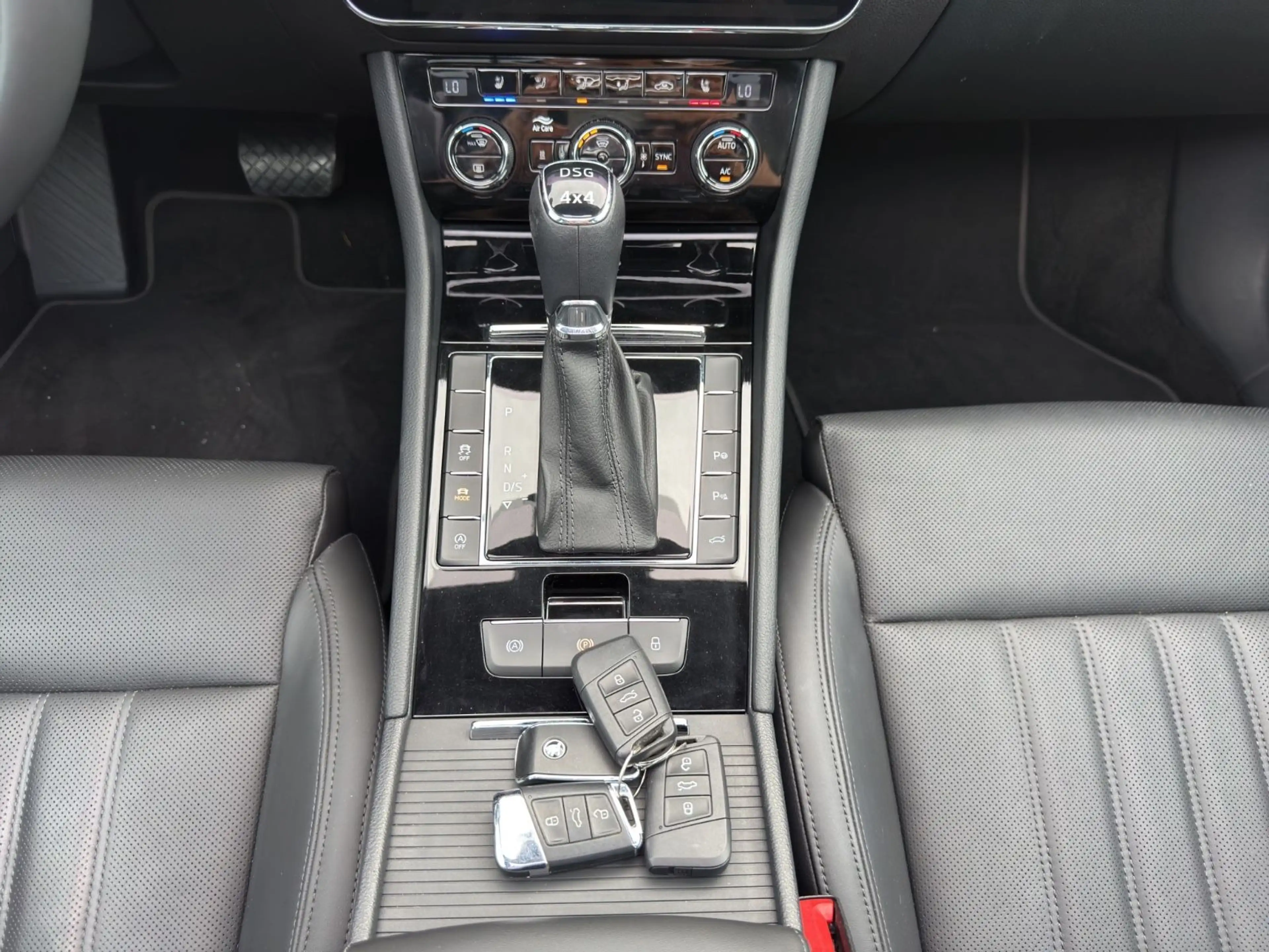 Skoda Superb Combi L&K 4x4°Automatik°Navi°Sitzheizung° — photo 14