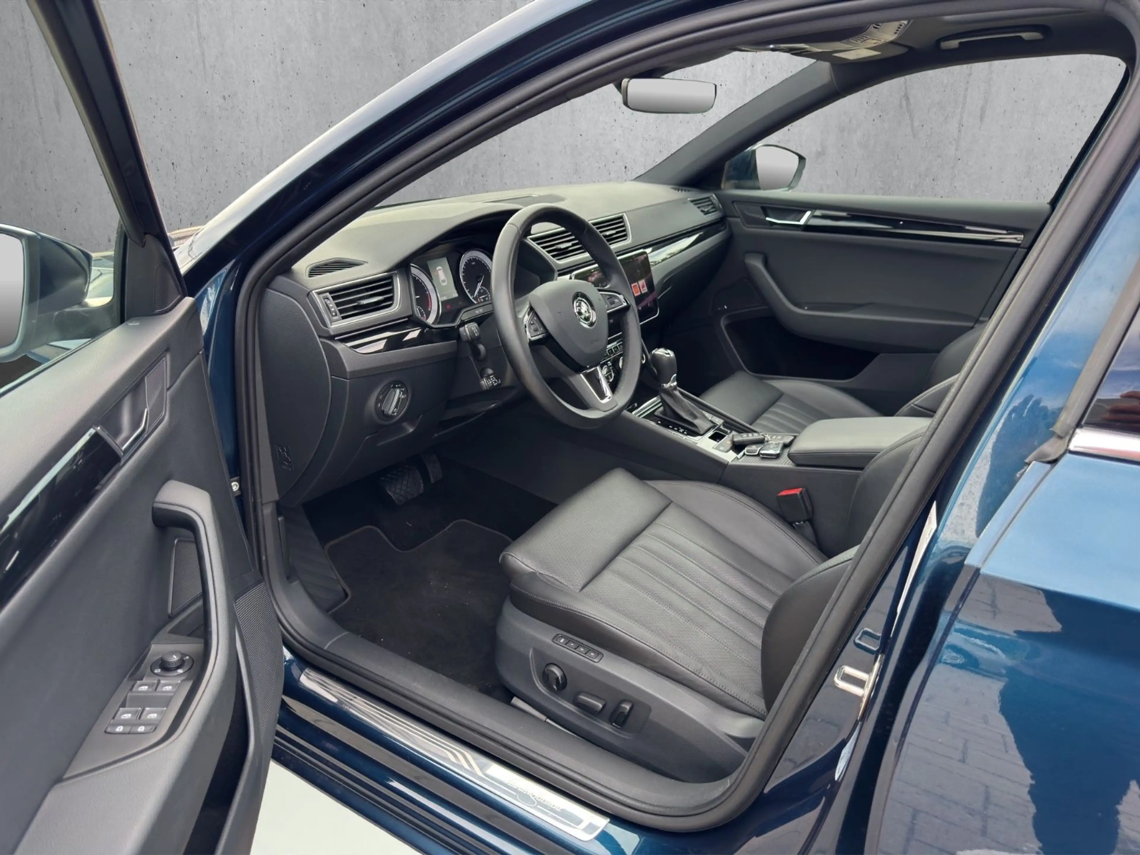 Skoda Superb Combi L&K 4x4°Automatik°Navi°Sitzheizung° — photo 9