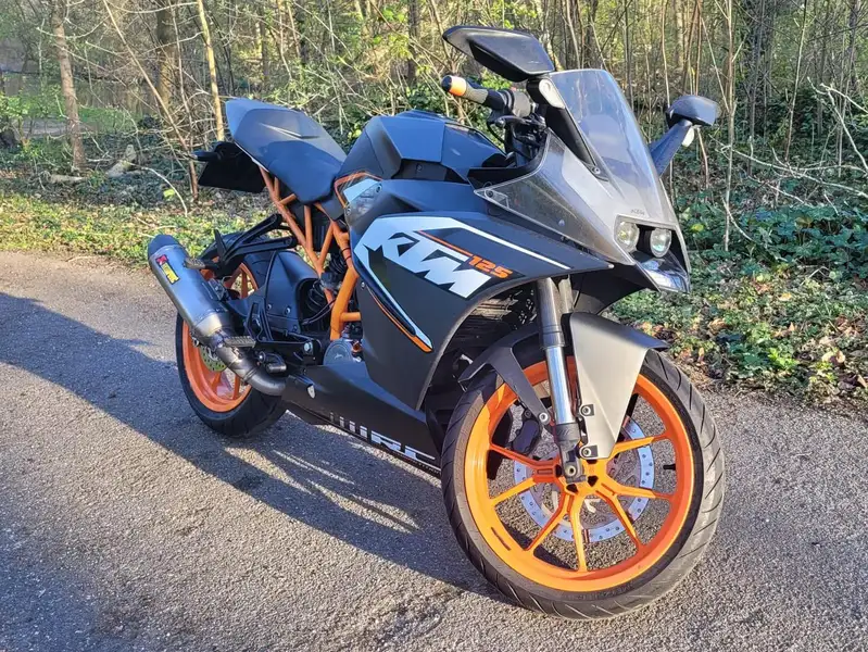 KTM RC 125 - foto 2