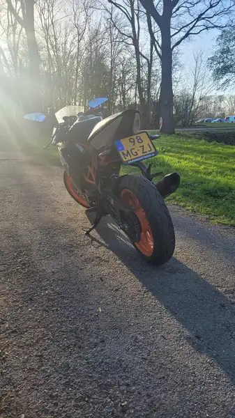 KTM RC 125 - foto 5