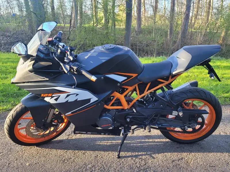 KTM RC 125 - foto 3