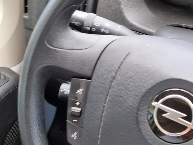 Opel Movano view 9