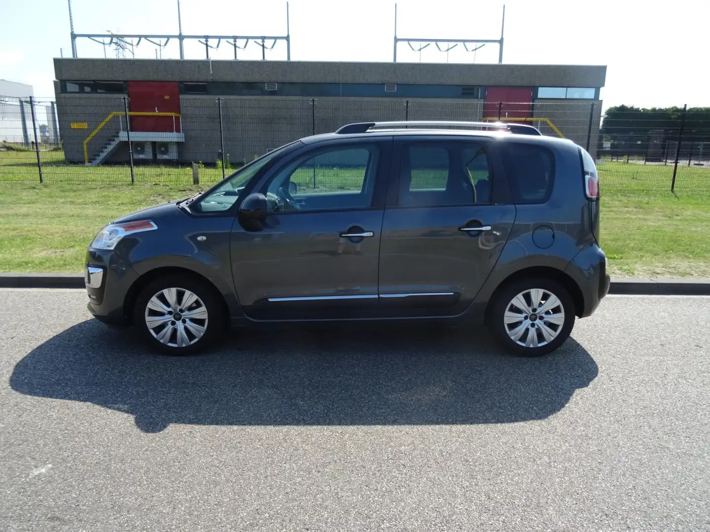 Citroen C3 Picasso 1.2 PureTech Exclusive Grijs - 2