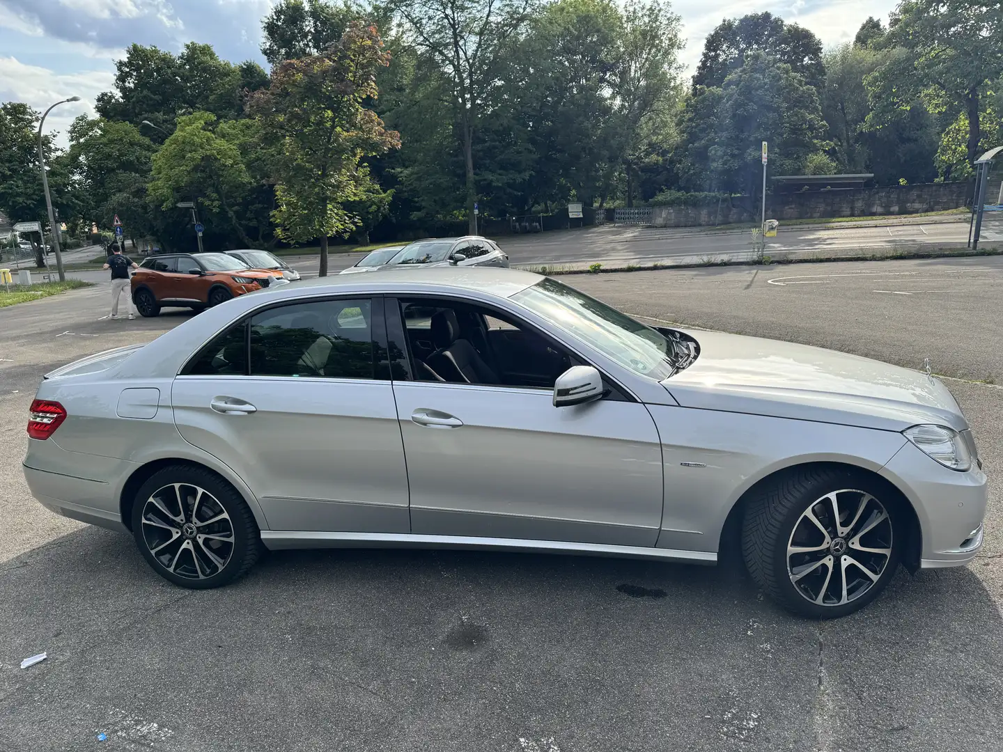 Mercedes-Benz E 250 CGI BlueEFFICIENCY Automatik Elegance - 2