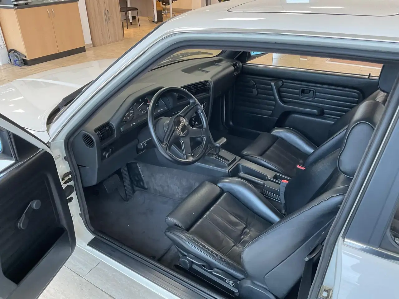 BMW E30, 325E, 2,7 Automatik, 2-Türer, H-Zulass., foto 9
