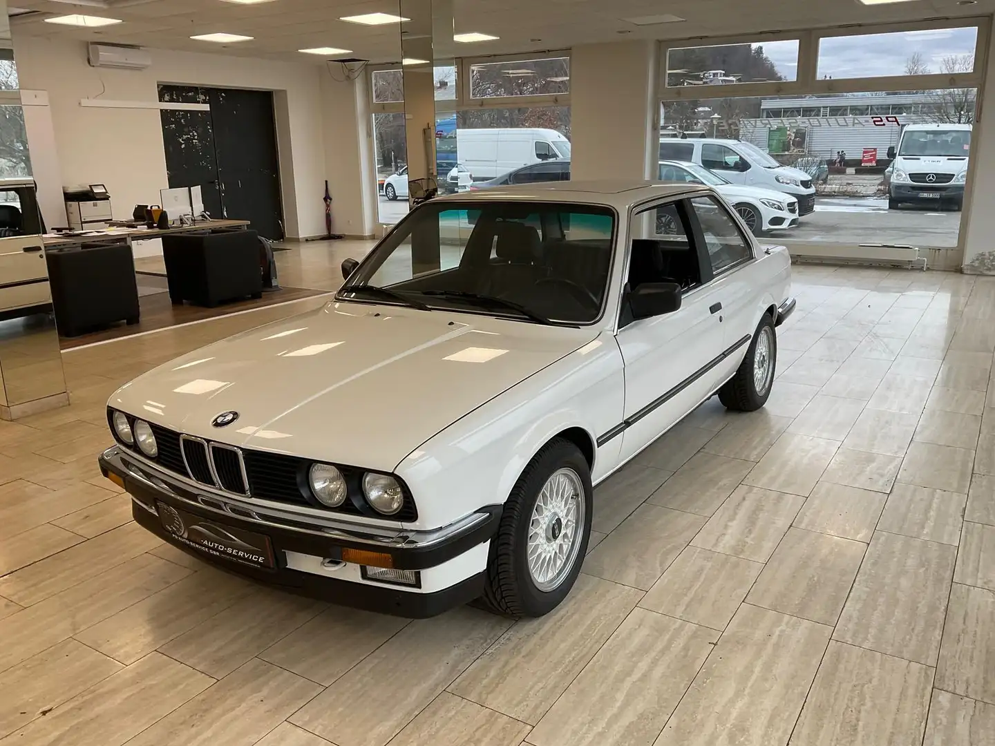 BMW 325 BMW E30, 325E, 2,7 Automatik, 2-Türer, H-Zulass. Білий - 2