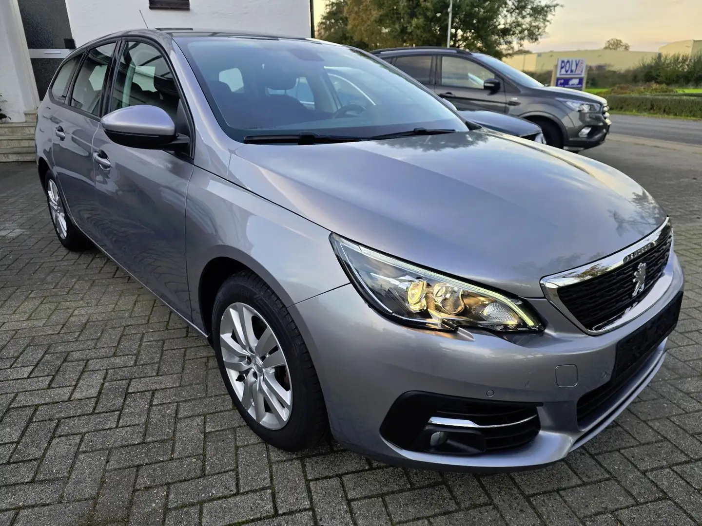 Peugeot 308 SW Active 1,2,130 PS Navi,Tempomat Gris - 2