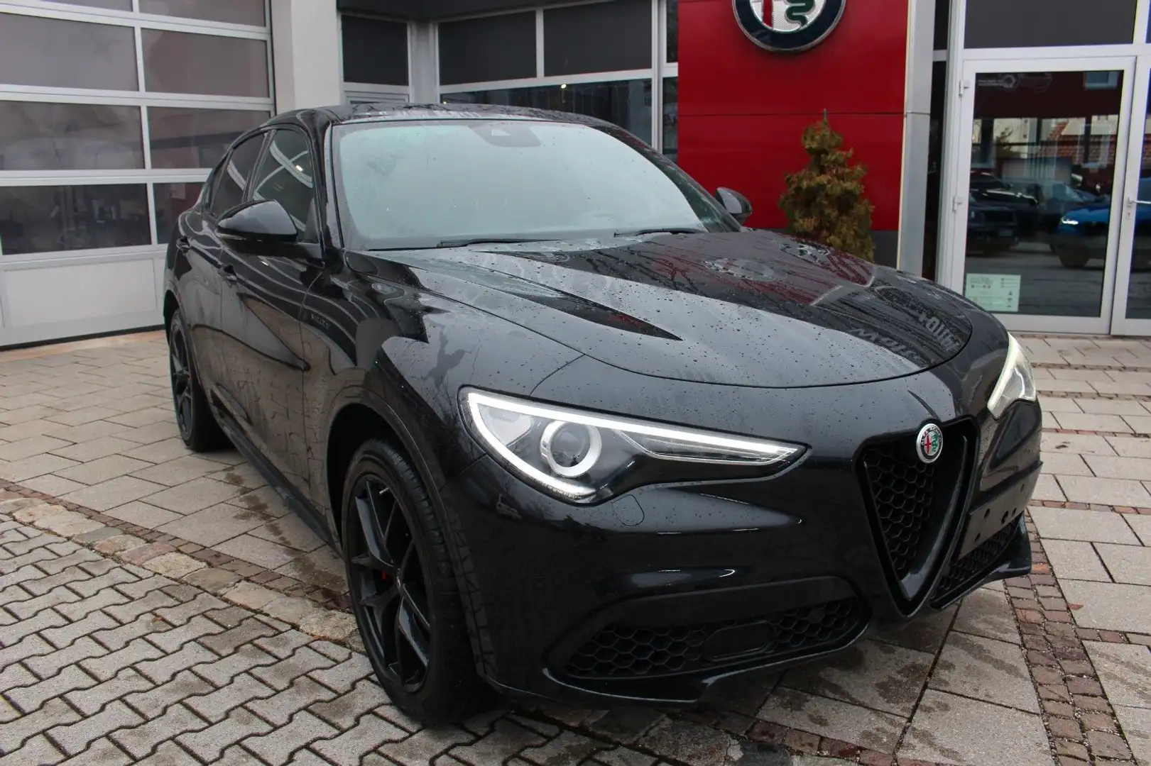 Alfa Romeo Stelvio Veloce Q4 Komfort/Premium - Paket Schwarz - 1