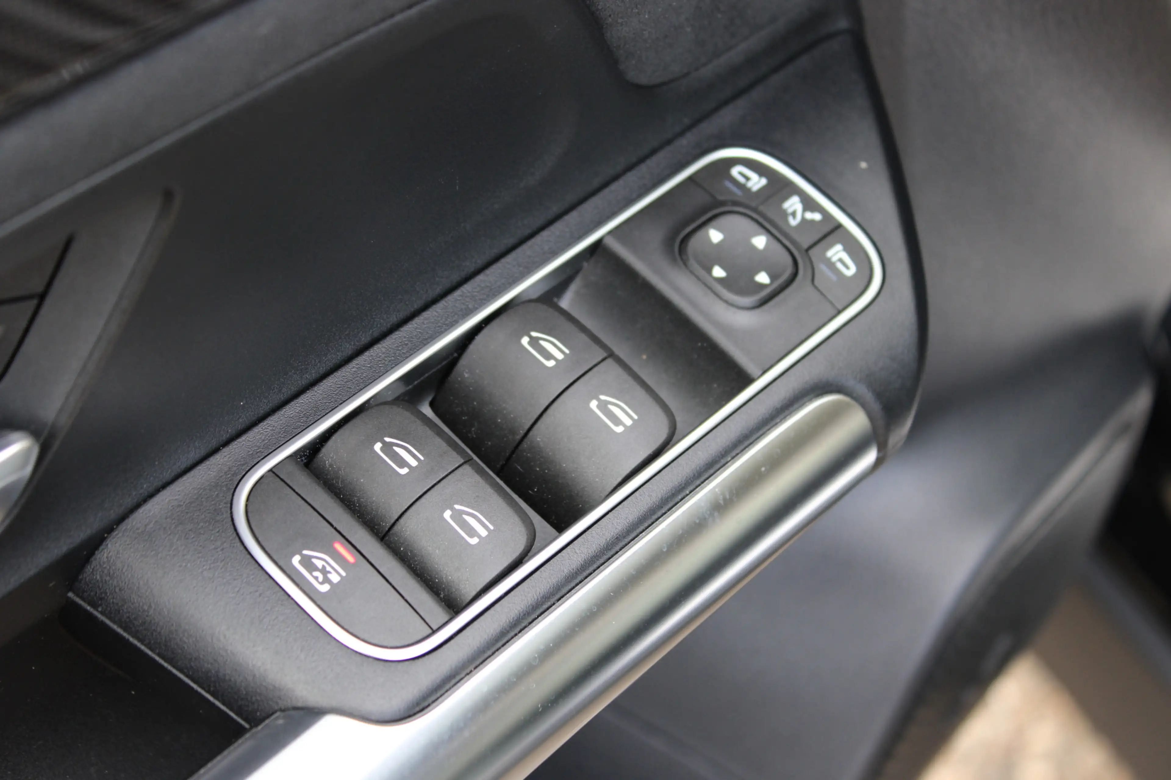 Mercedes-Benz GLA 250 e AMG Line PHEV SOh 98.3% PANO SFEER NAVI LED 5800 — photo 14