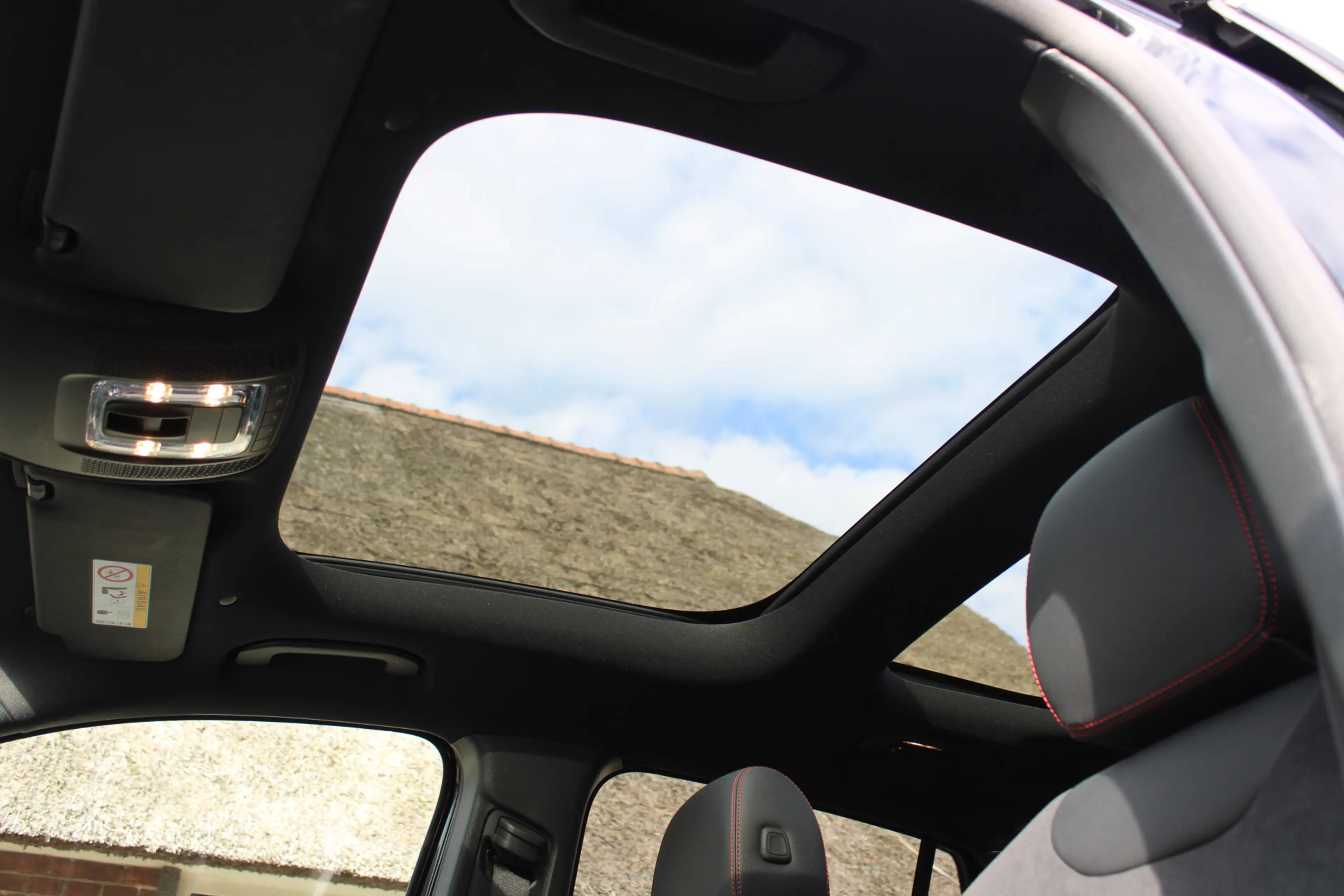 Mercedes-Benz GLA 250 e AMG Line PHEV SOh 98.3% PANO SFEER NAVI LED 5800 — photo 6