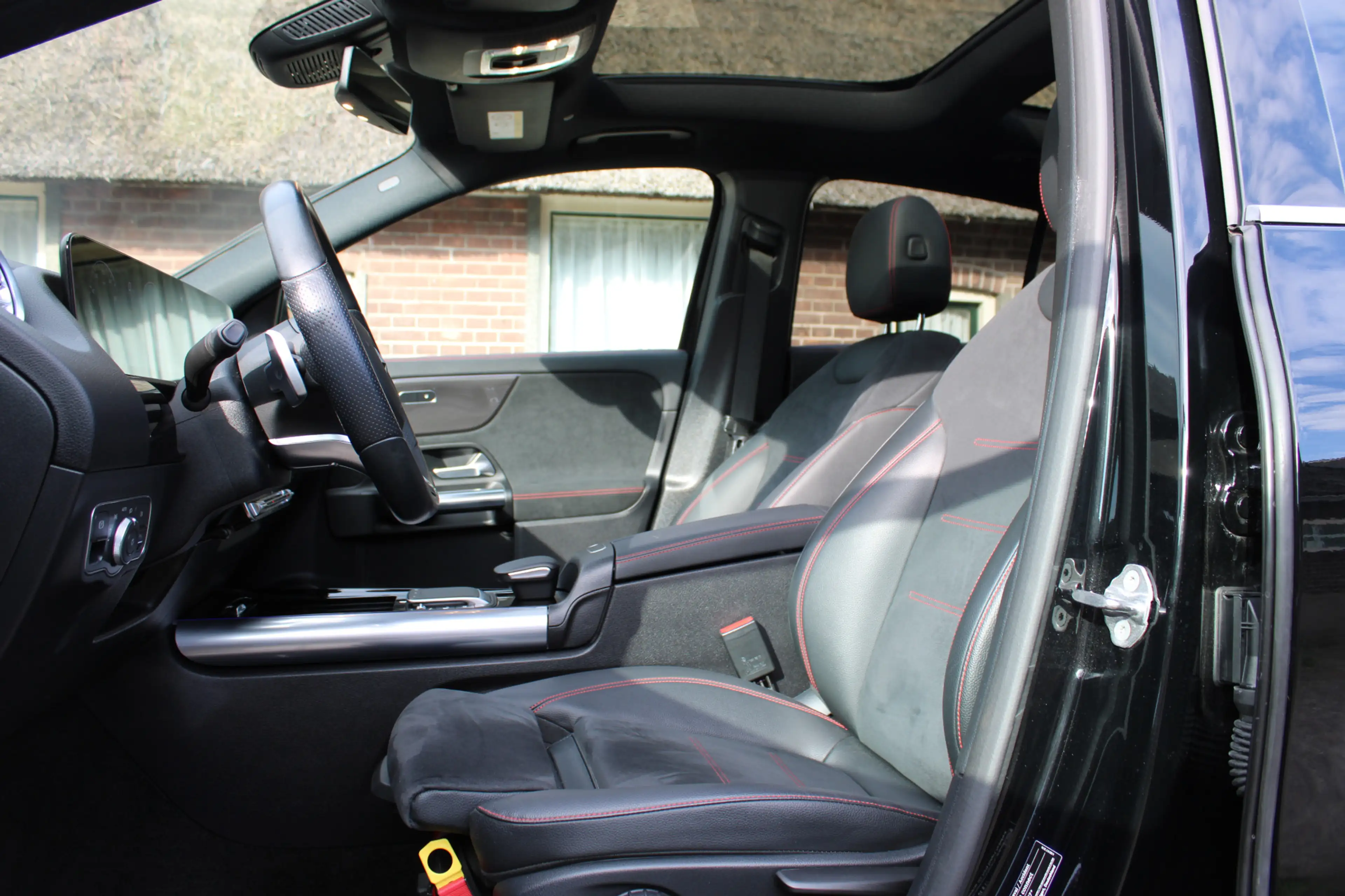 Mercedes-Benz GLA 250 e AMG Line PHEV SOh 98.3% PANO SFEER NAVI LED 5800 — photo 15