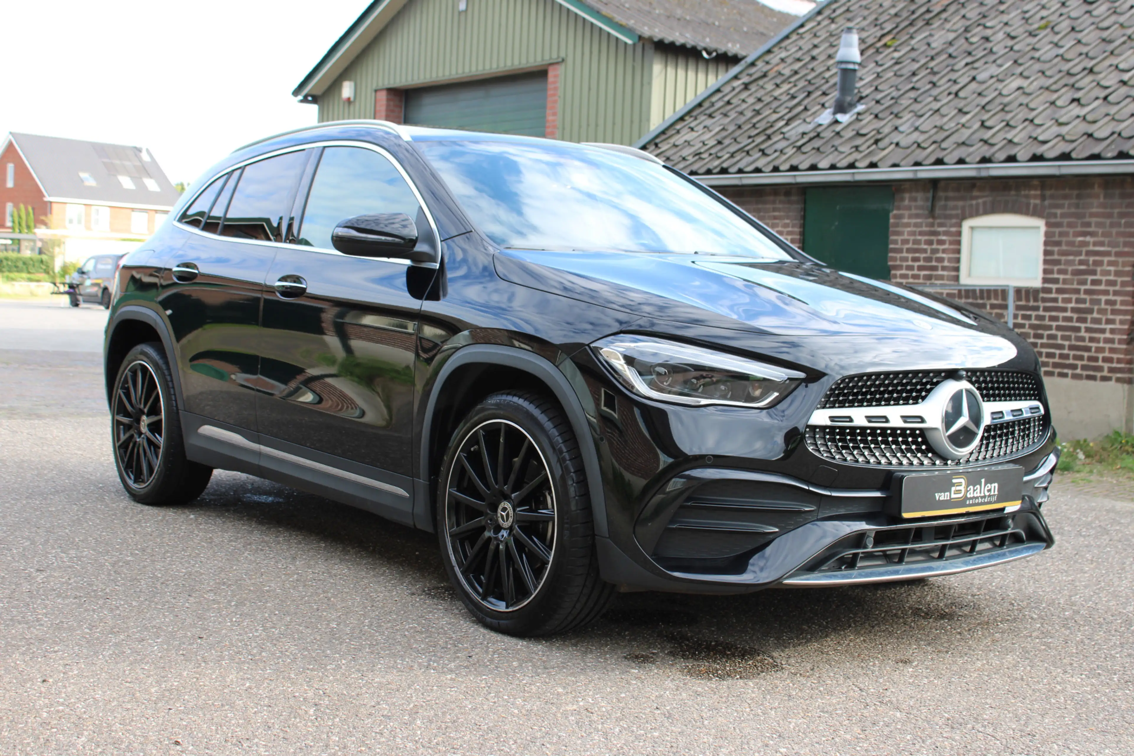 Mercedes-Benz GLA 250 e AMG Line PHEV SOh 98.3% PANO SFEER NAVI LED 5800 — photo 5
