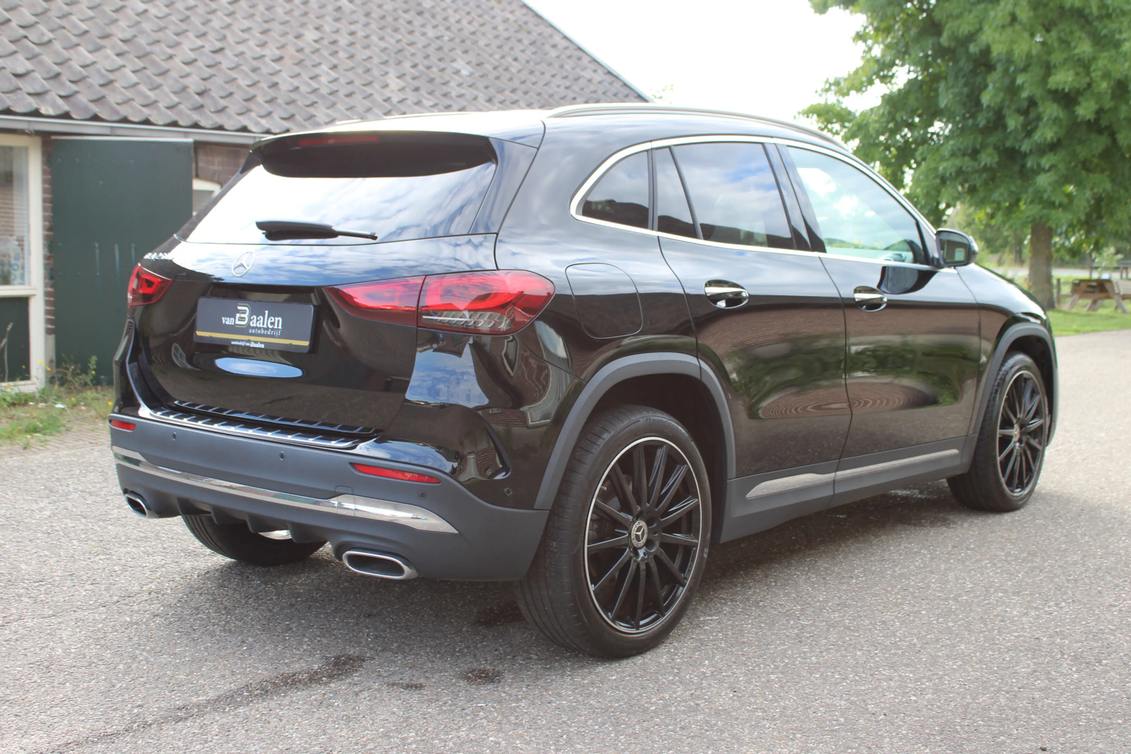 Mercedes-Benz GLA 250 e AMG Line PHEV SOh 98.3% PANO SFEER NAVI LED 5800 — photo 2