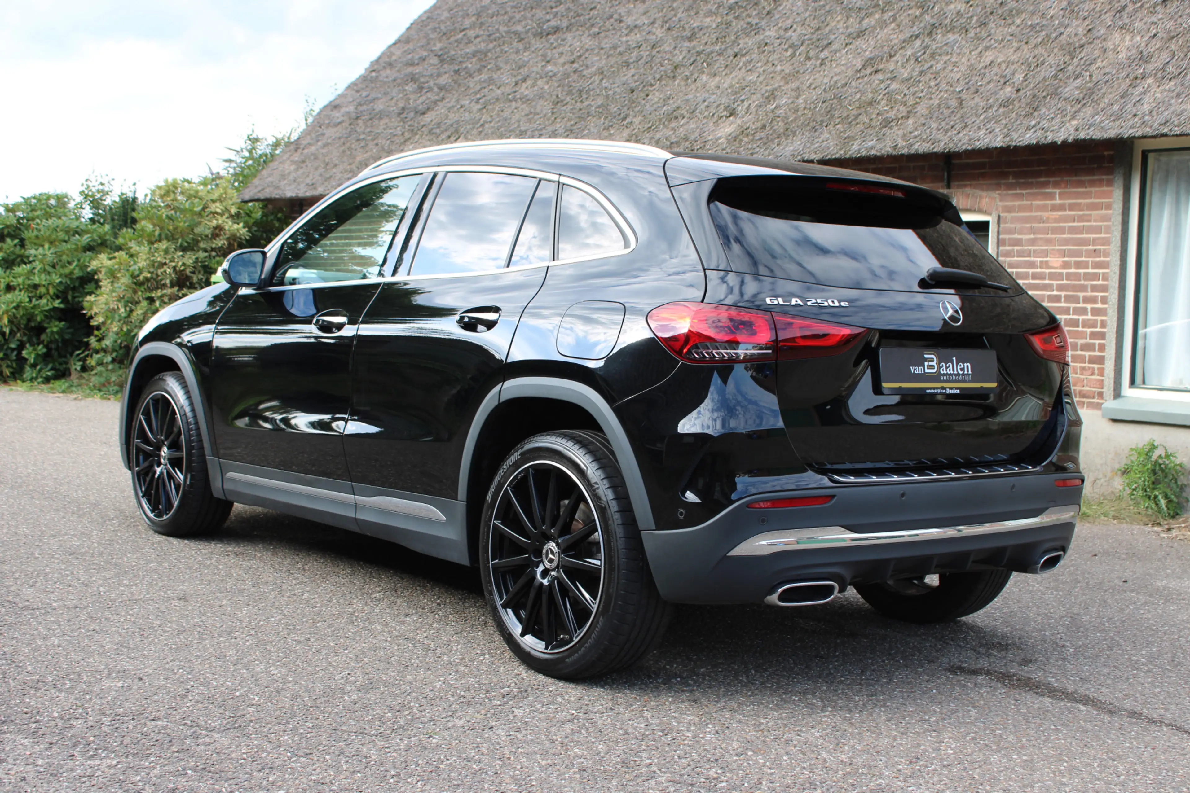 Mercedes-Benz GLA 250 e AMG Line PHEV SOh 98.3% PANO SFEER NAVI LED 5800 — photo 3