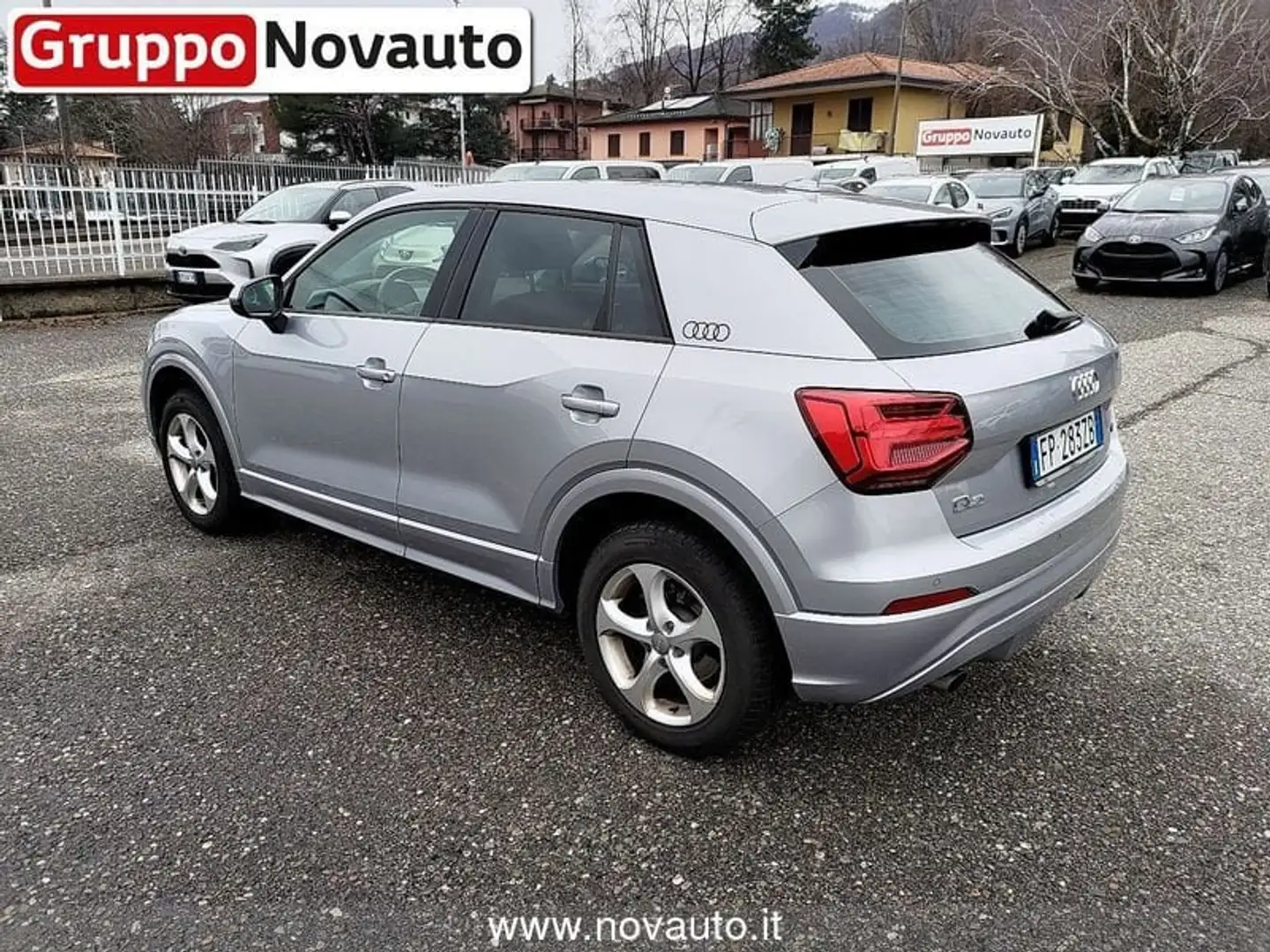 Audi Q2 1.6 TDI S tronic Sport Plateado - 2
