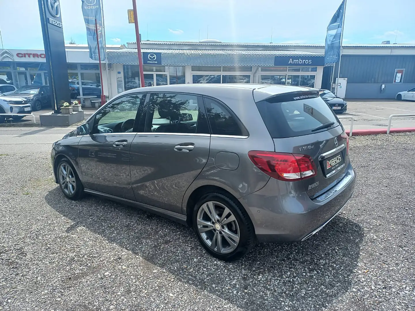 Mercedes-Benz B 180 d mit TOP-Ausstattung LAGER-AKTION Gris - 2