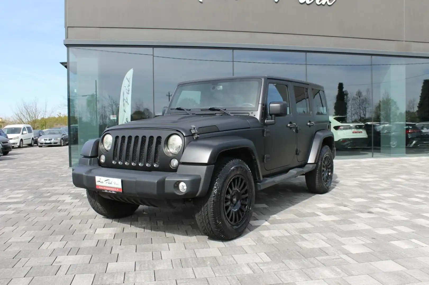 Jeep Wrangler Unlimited 2.8 CRD DPF SAHARA Auto Negro - 2