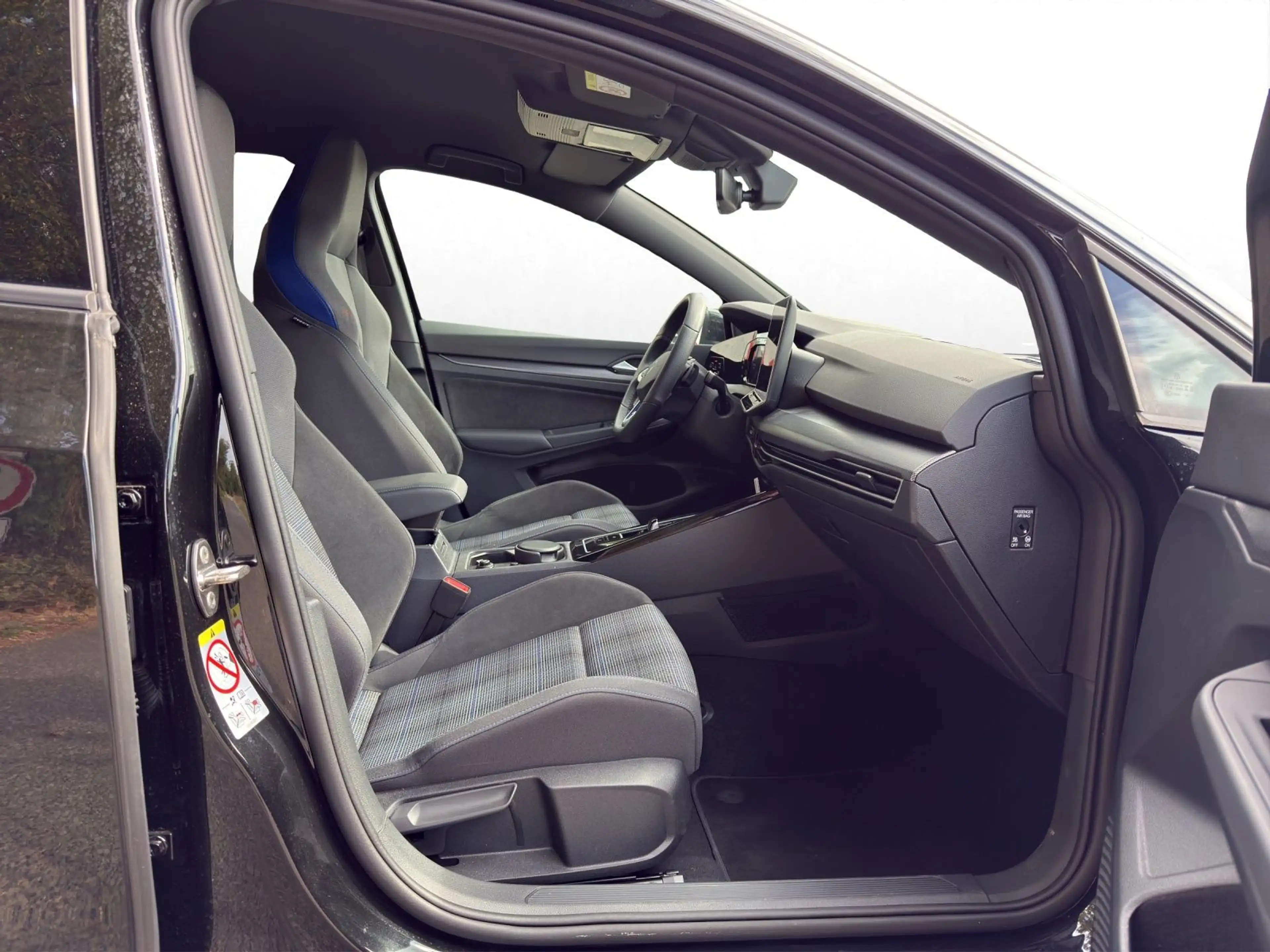 Volkswagen Golf GTE GTE 1.5 TSI eHybrid*NAVI*BLACKSTYLE*AHK*HUD — photo 4