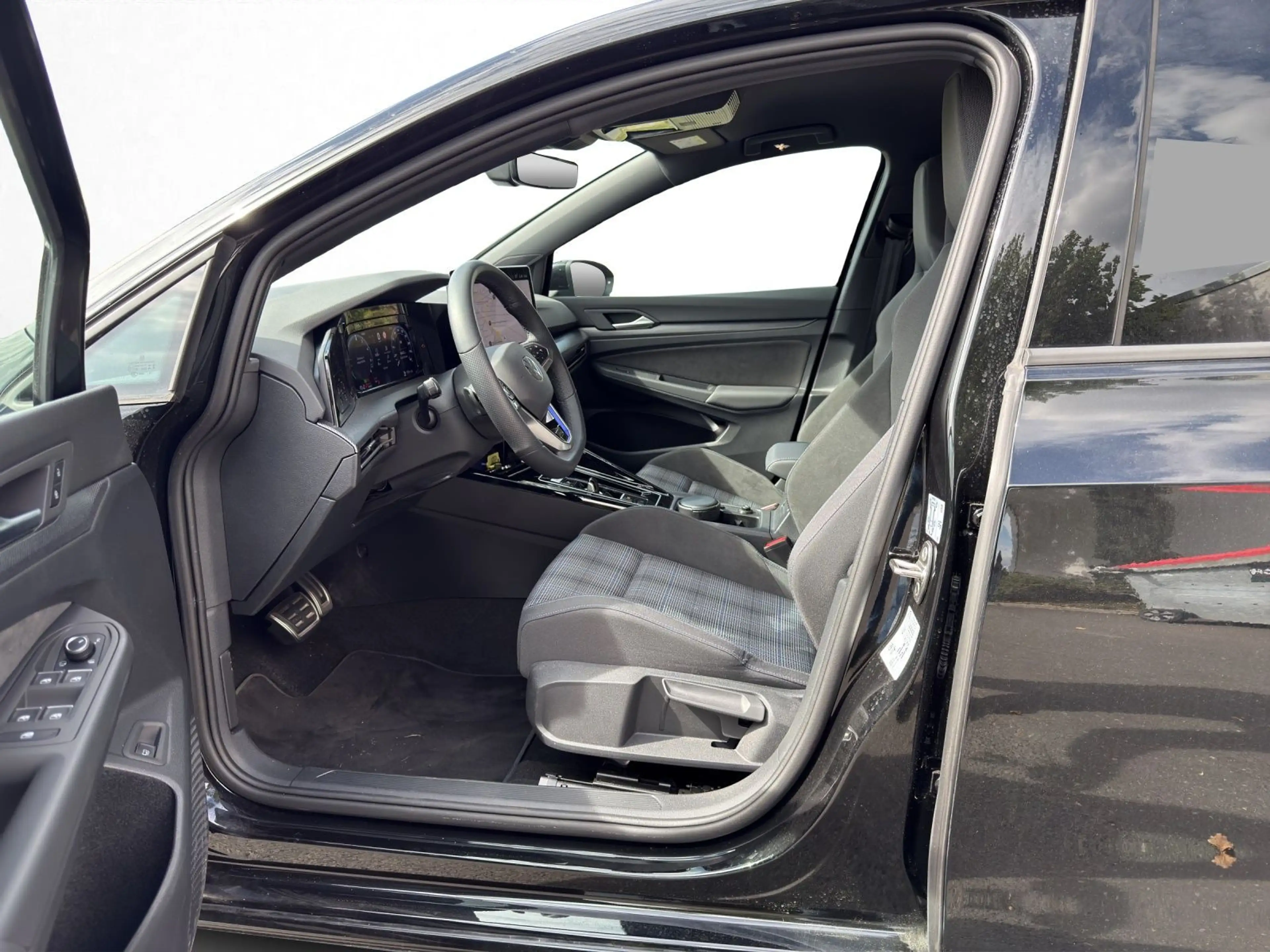 Volkswagen Golf GTE GTE 1.5 TSI eHybrid*NAVI*BLACKSTYLE*AHK*HUD — photo 12