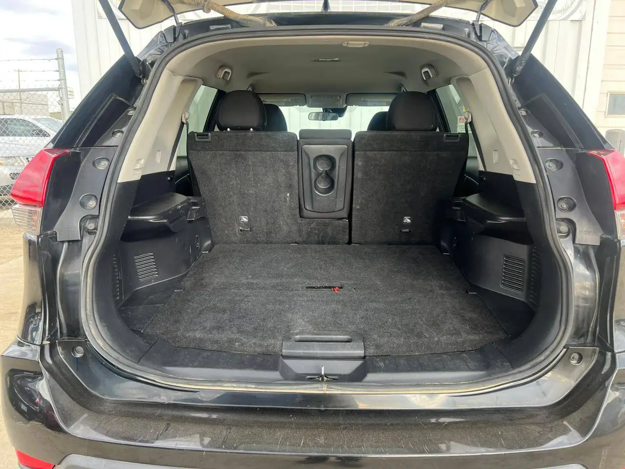 Nissan Rogue снимка Nissan Rogue