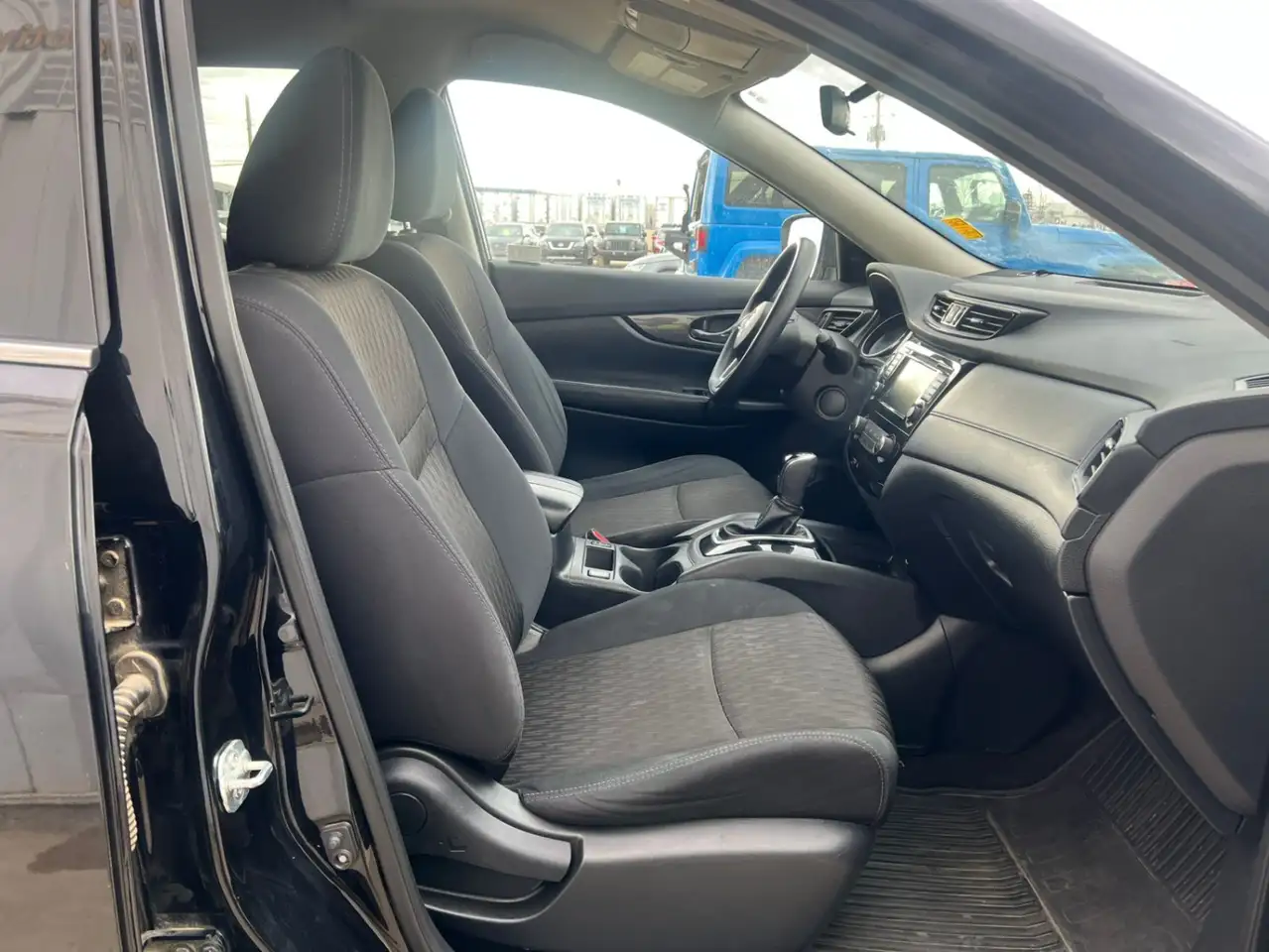 Nissan Rogue снимка Nissan Rogue