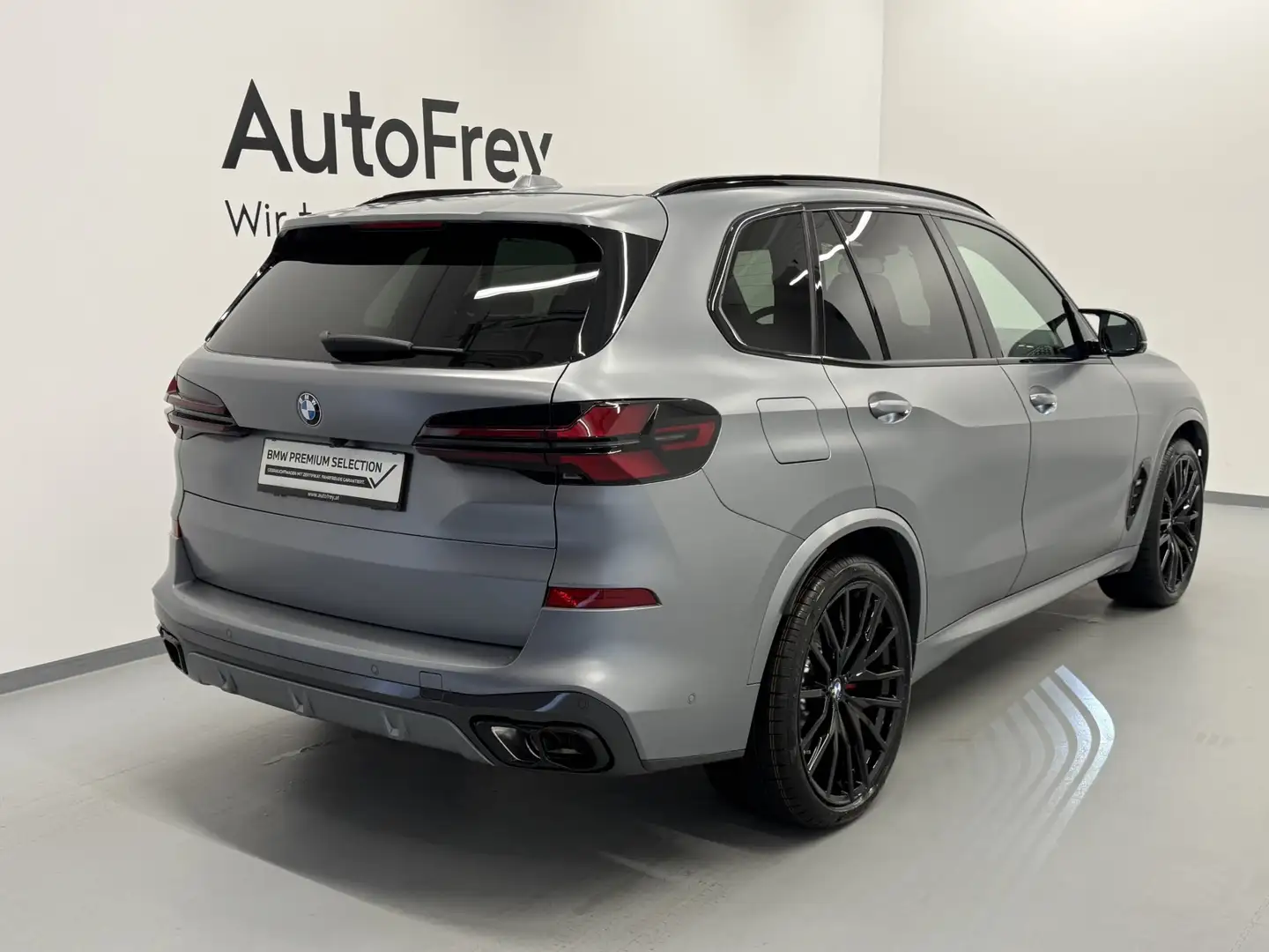 BMW X5 M60i xDrive Grau - 2