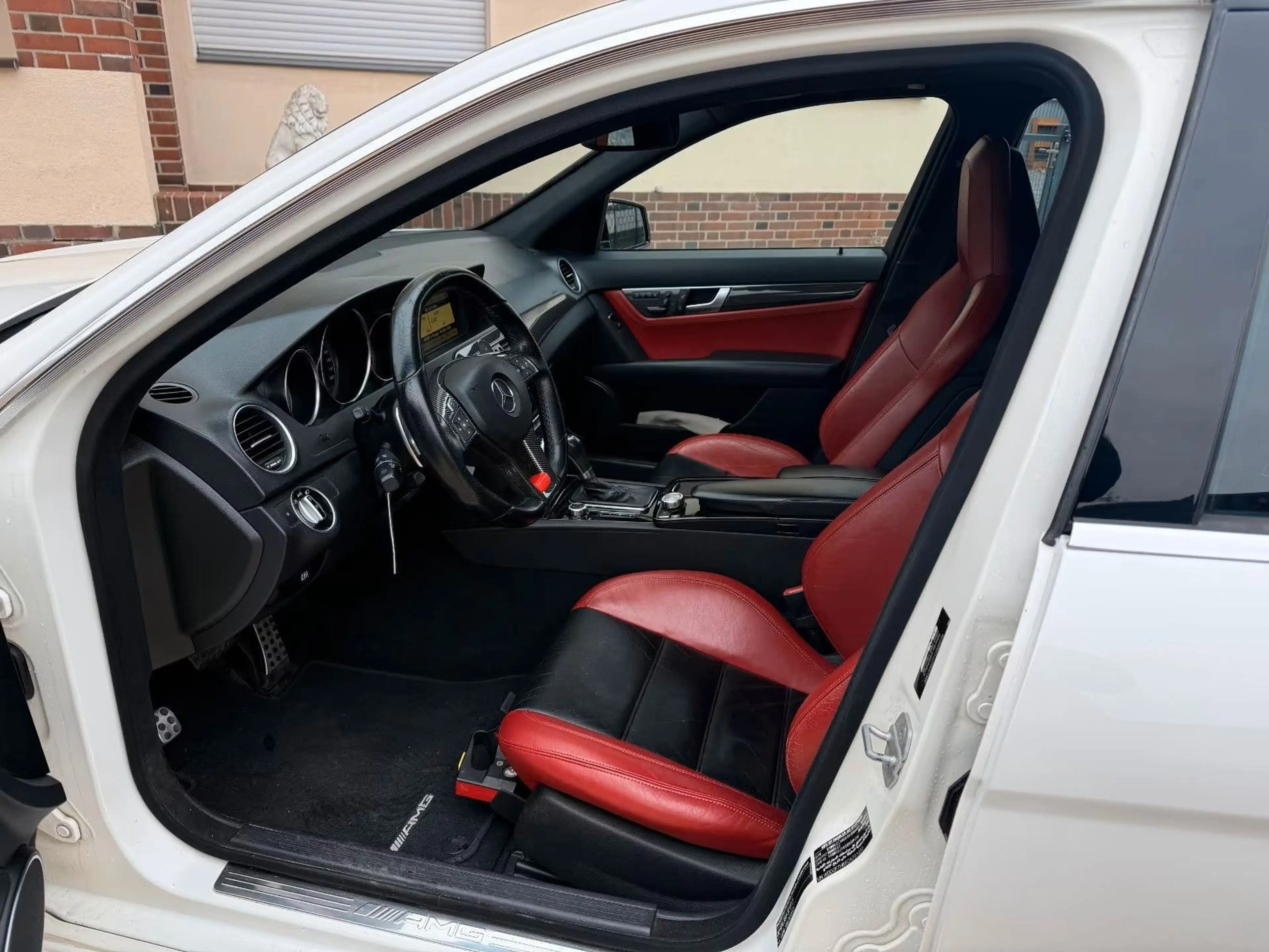 Mercedes-Benz C 63 AMG +Leder+Navi+SSD+H&K+Rückf.+Klappen+ — photo 8