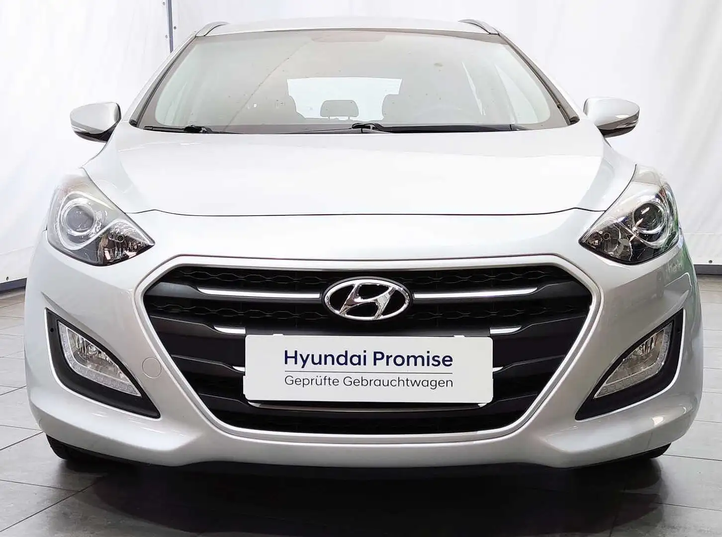 Hyundai i30 cw i30 Kombi 1.4 Navi SHZ PDC Silber - 2