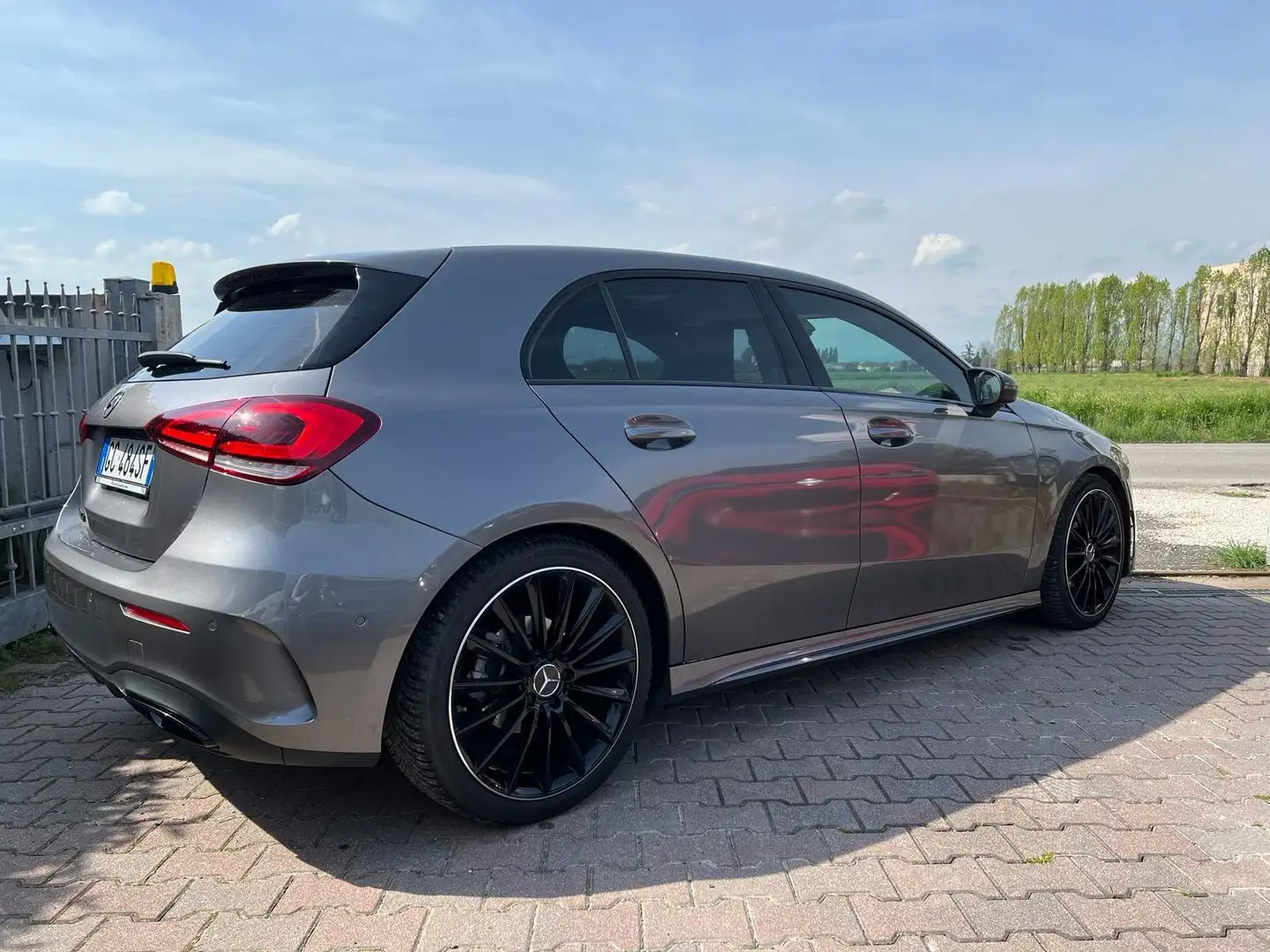 Mercedes-Benz A 180 AMG PREMIUM LED NIGHT VARI COLORI Grigio - 2