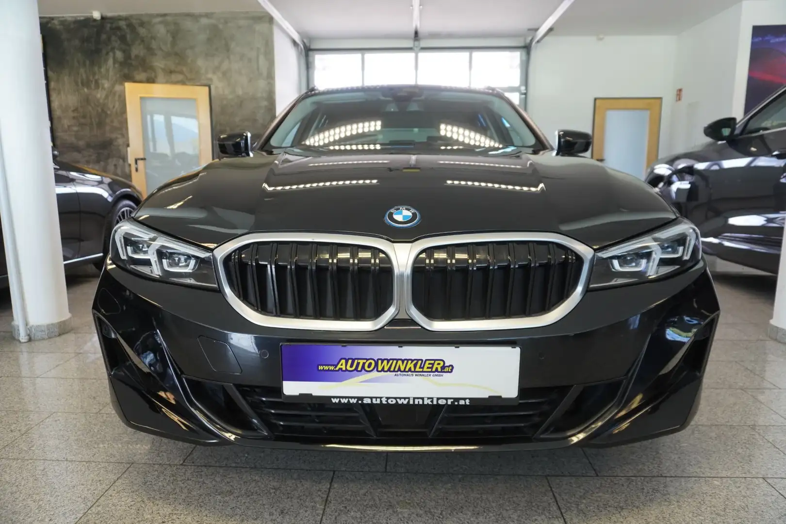 BMW 320 e PHEV Touring Aut. MY23/LED/Widescreen Schwarz - 2