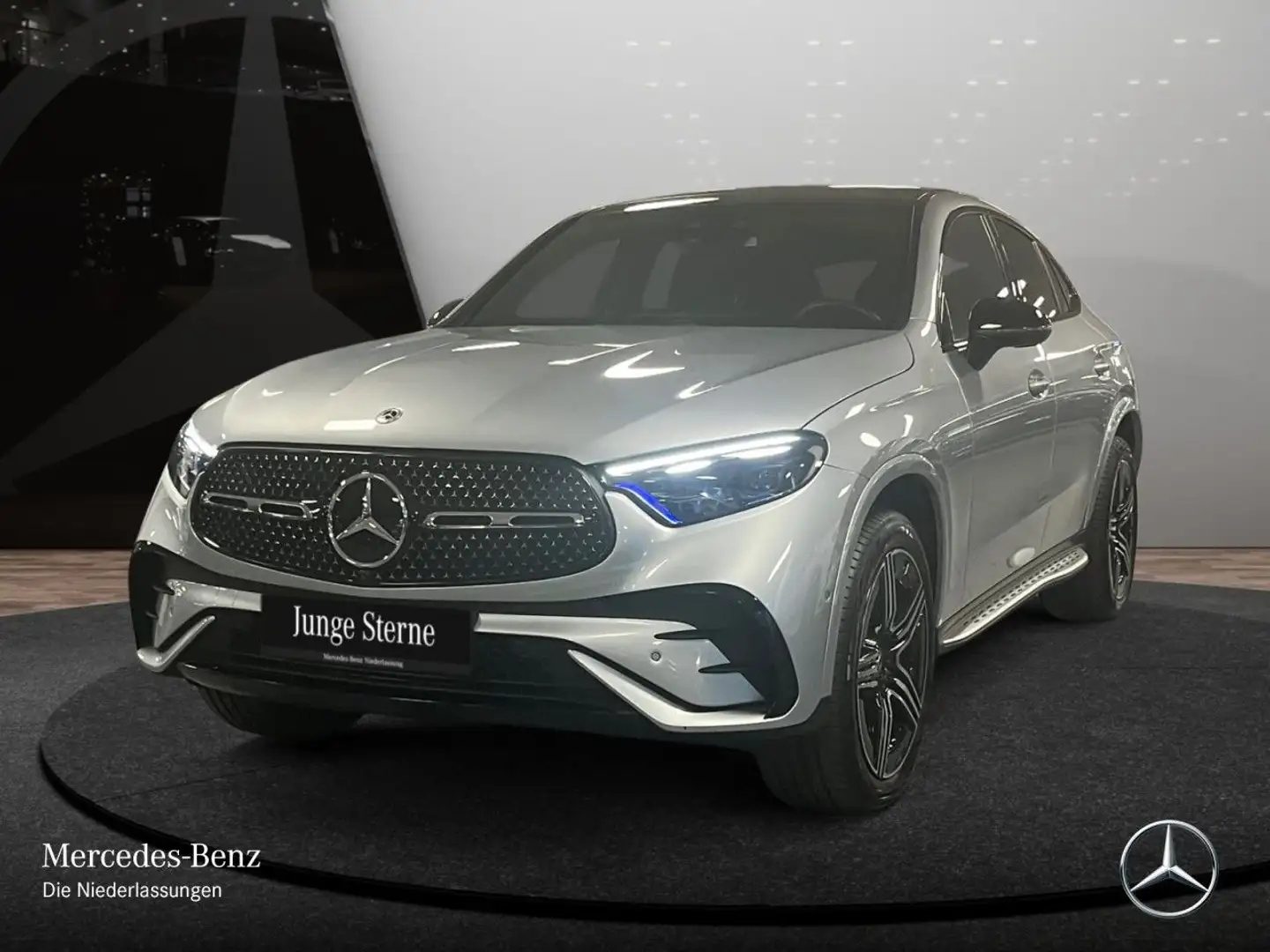 Mercedes-Benz GLC 300 de 4M AMG+NIGHT+PANO+360+AHK+KEYLESS+9G Silber - 2