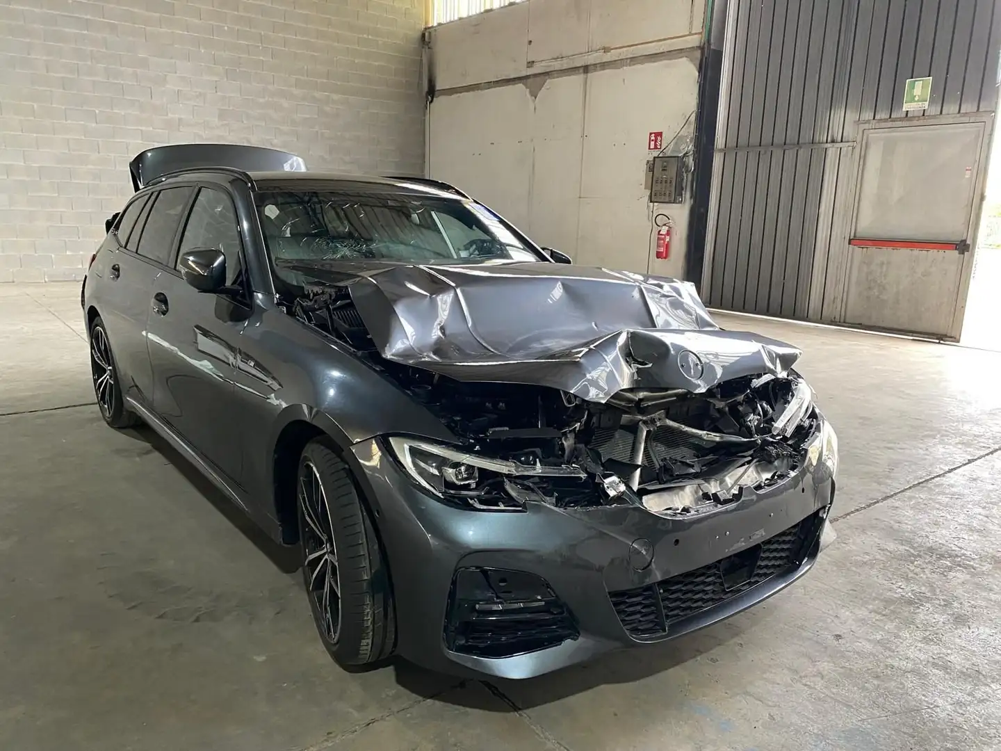 BMW 320 320d Touring mhev 48V xdrive Msport auto Grigio - 2