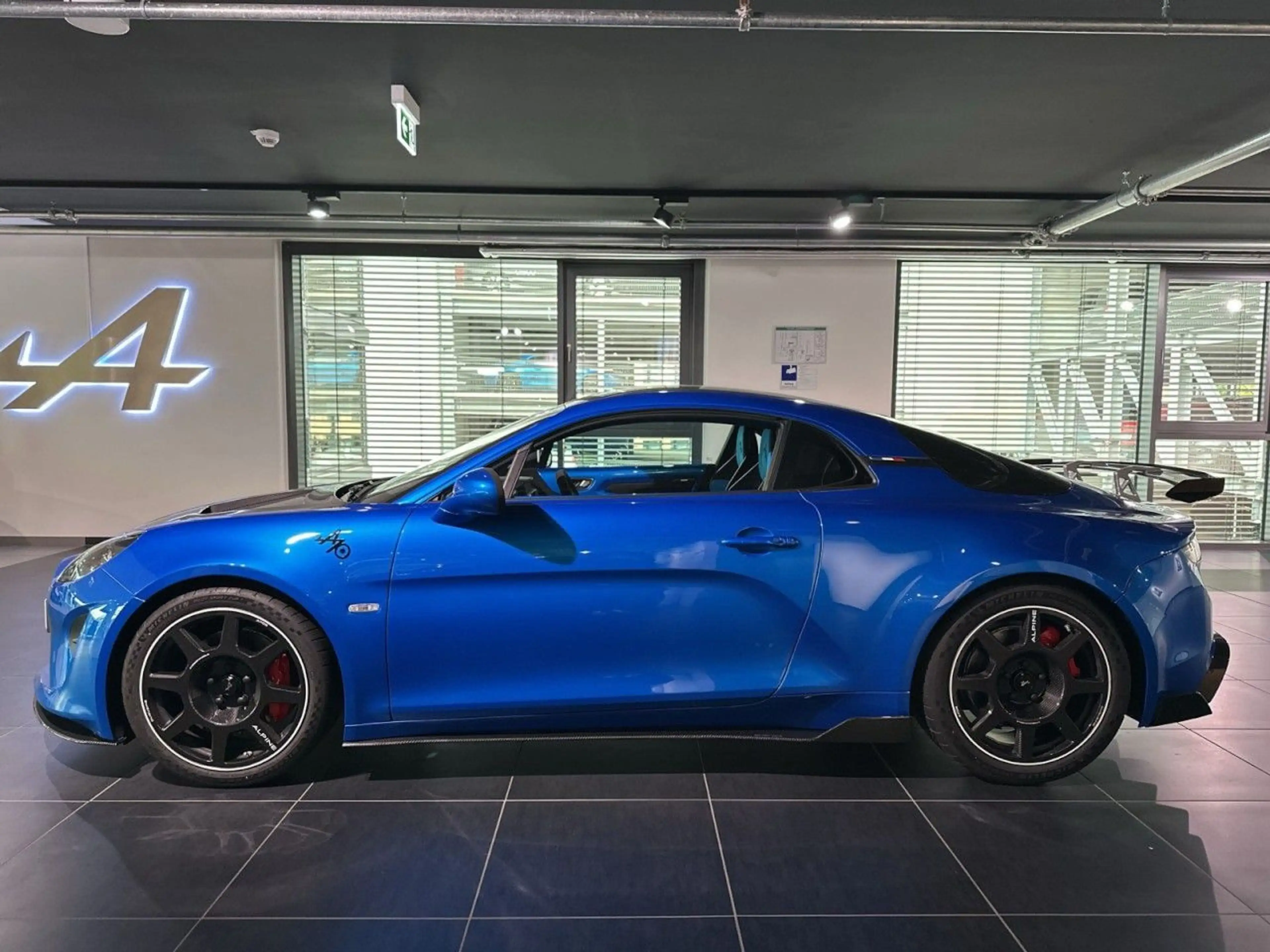 Alpine A110 R70-Sonderedition MY25 mit Titan Akrapovic — photo 3