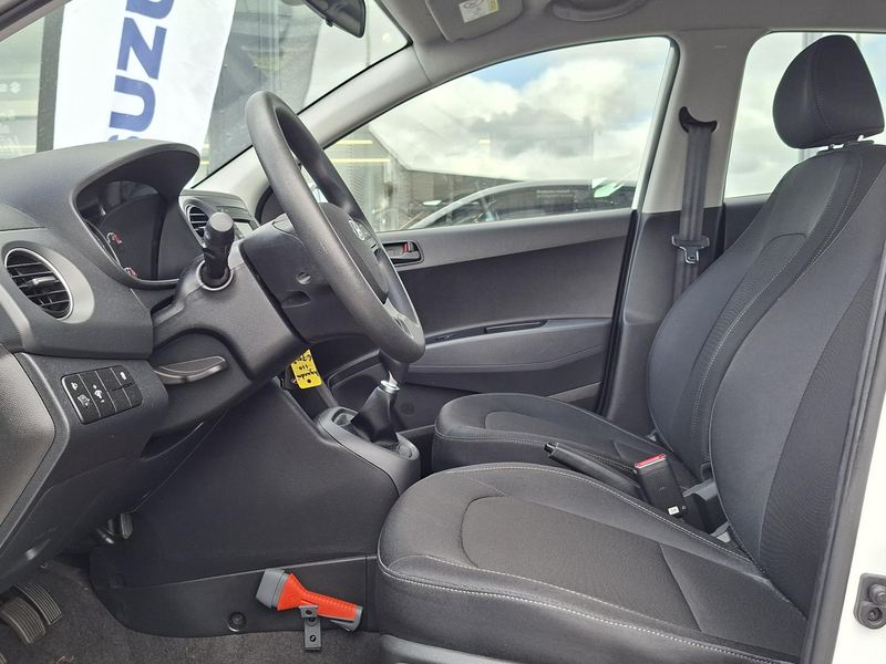 Hyundai i10 1.0i Comfort Cruise control/ Bluetooth — photo 6