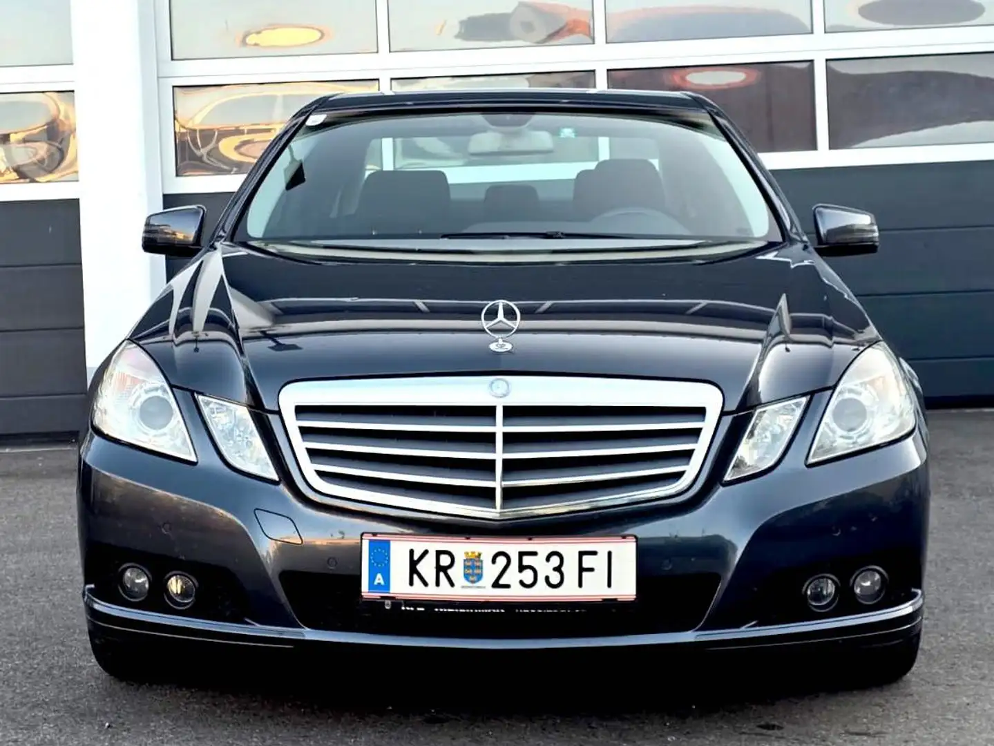 Mercedes-Benz E 200 E 200 BlueEfficiency CDI Aut. Grau - 2