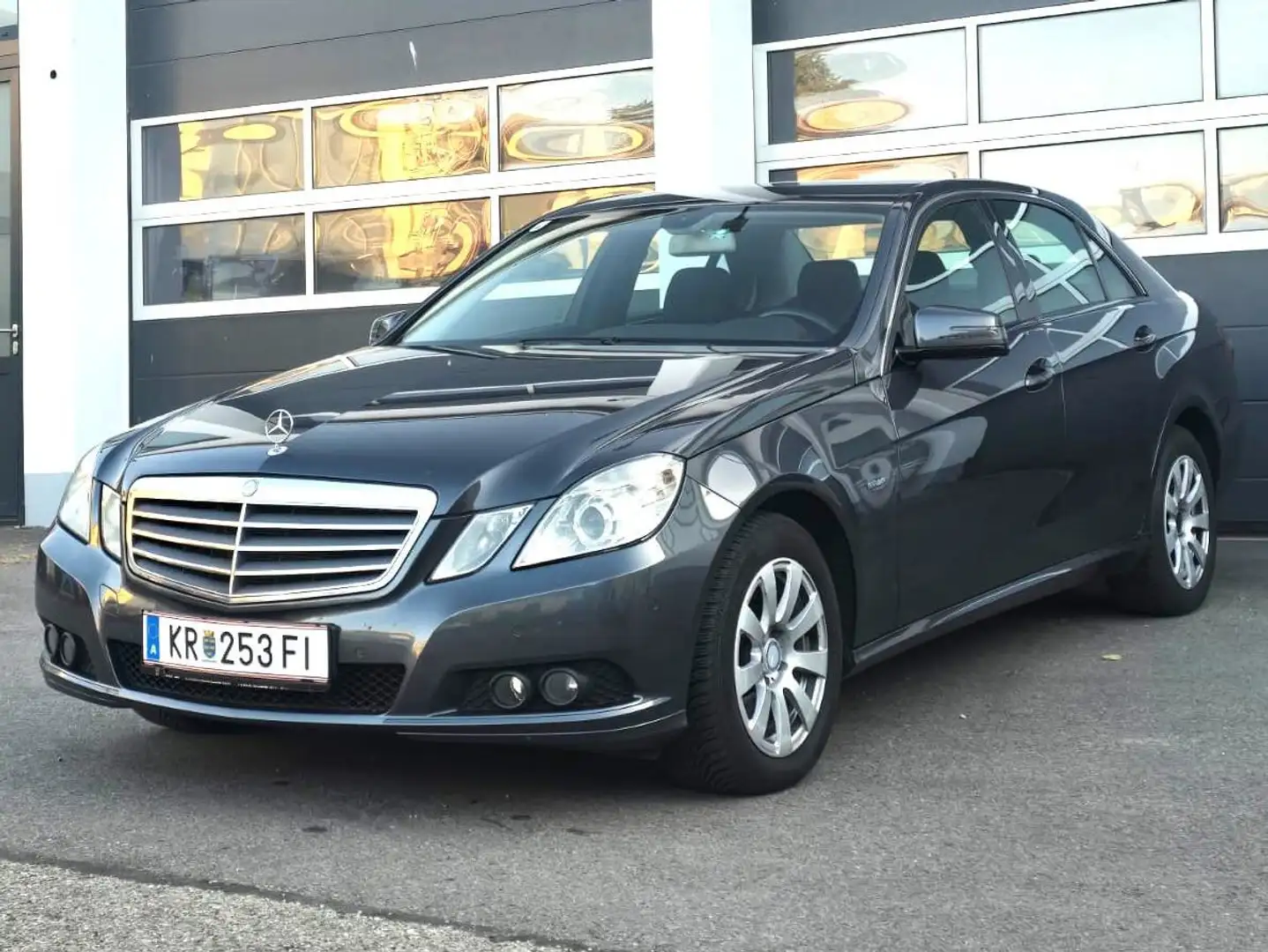 Mercedes-Benz E 200 E 200 BlueEfficiency CDI Aut. Grau - 1