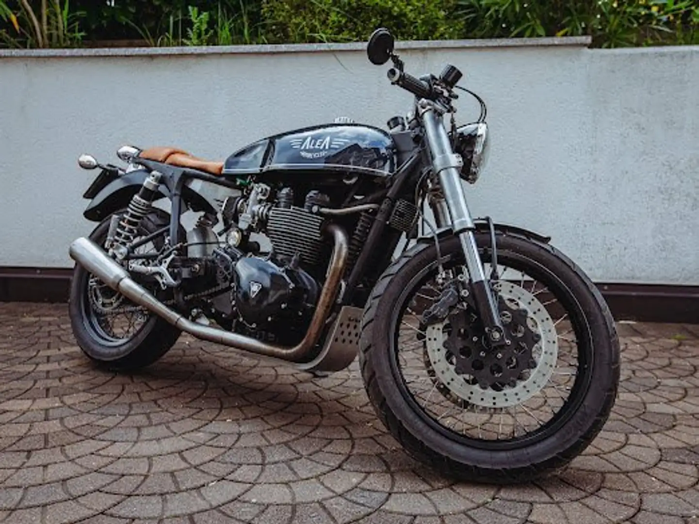 Triumph Bonneville T100 Cafe Racer artigianale - 2