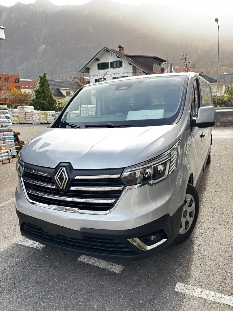 Renault Trafic Silber - 2