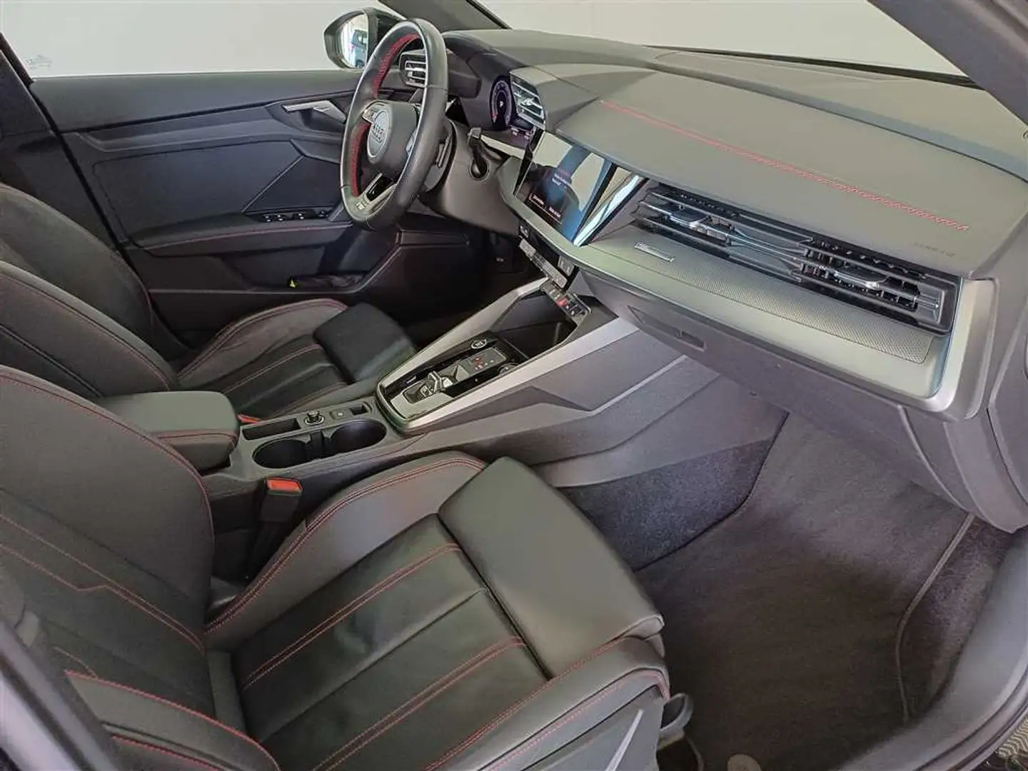 Audi A3 30 1.0 TFSI S line MHEV DSG NAVI+PDC Schwarz - 2