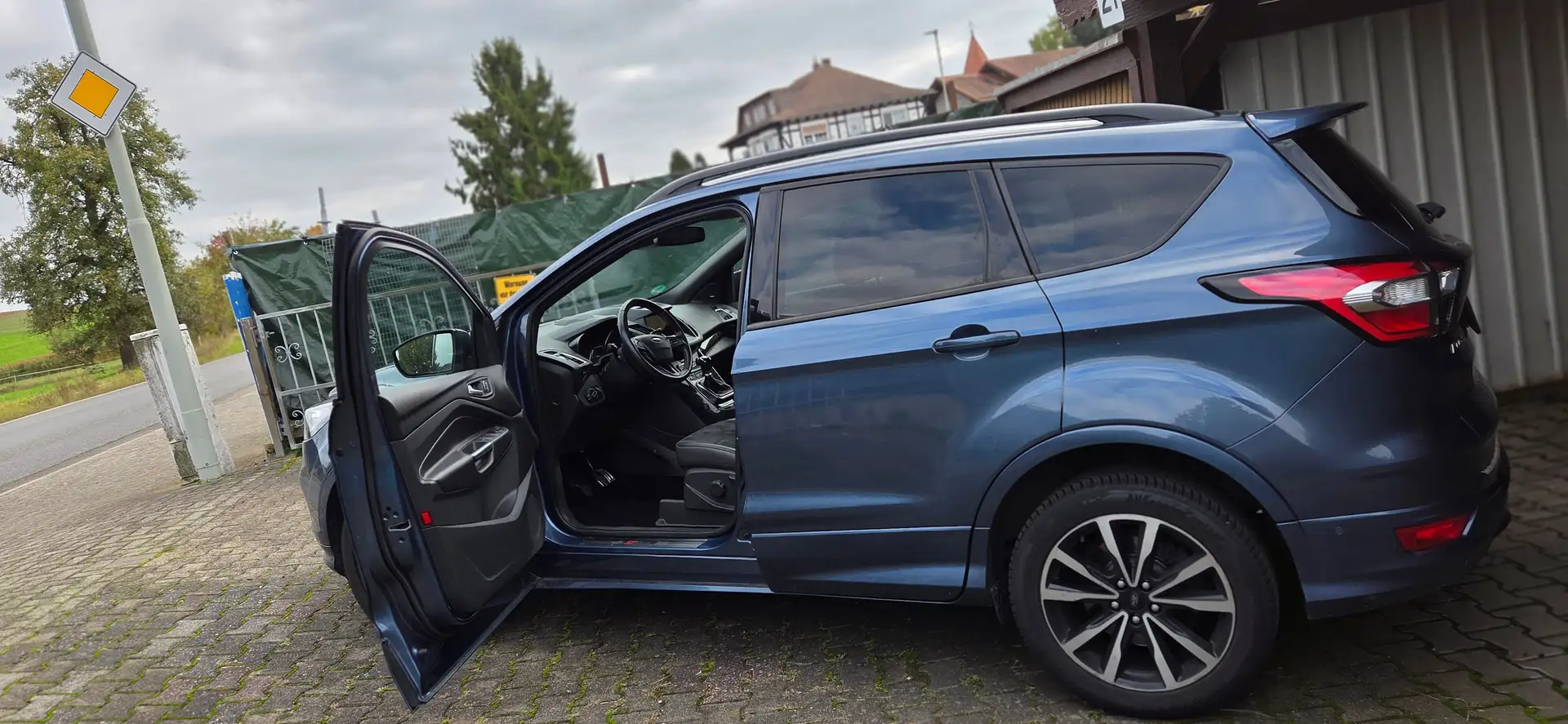Ford Kuga Kuga 1.5 EcoBoost 2x4 ST-Line Blau - 2