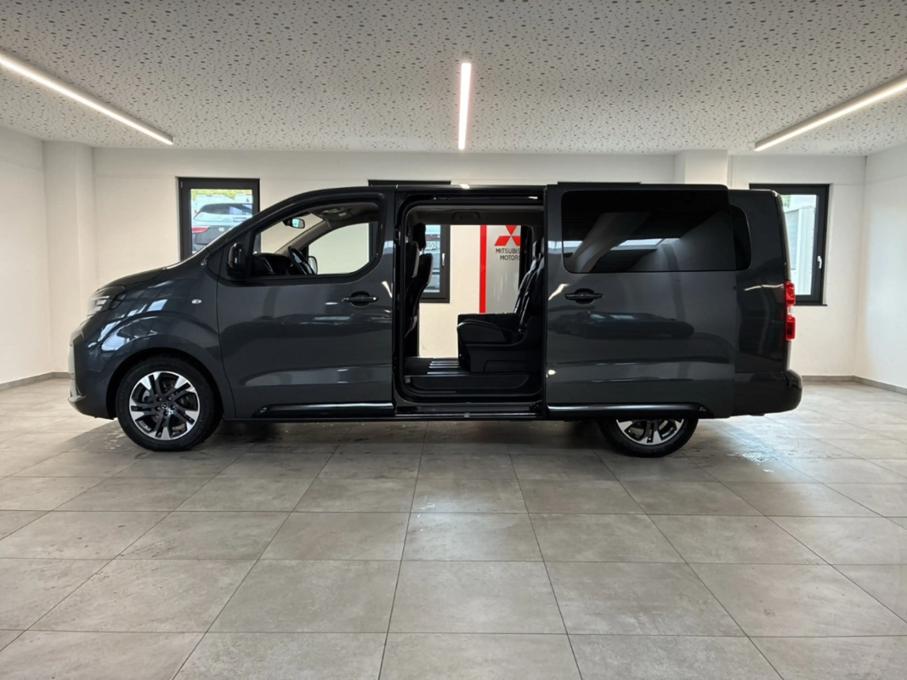 Opel Zafira Life GS 2.2 BlueHDI XL EAT8 Drehstühle AHK PANO KAM — photo 7