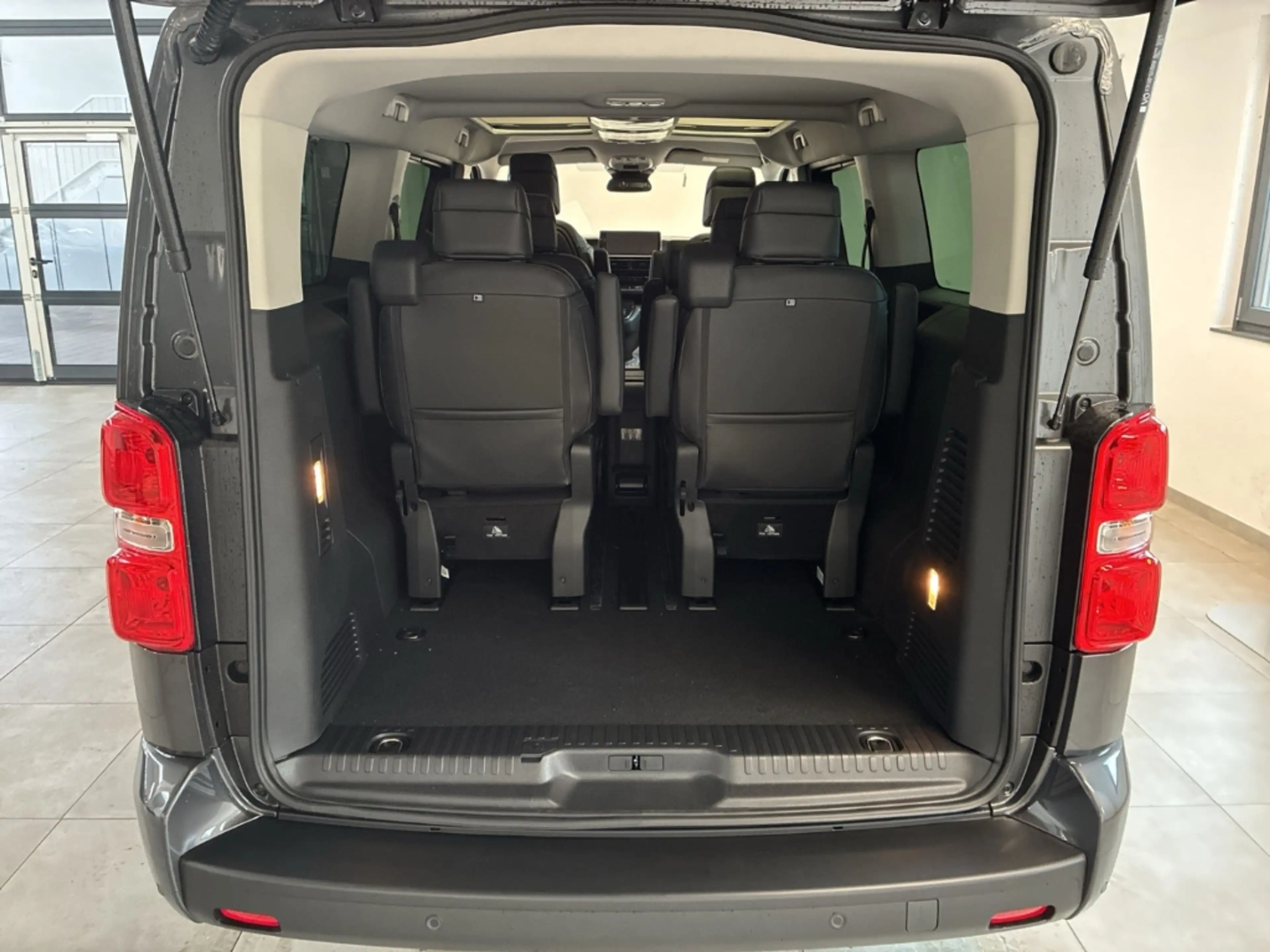 Opel Zafira Life GS 2.2 BlueHDI XL EAT8 Drehstühle AHK PANO KAM — photo 6