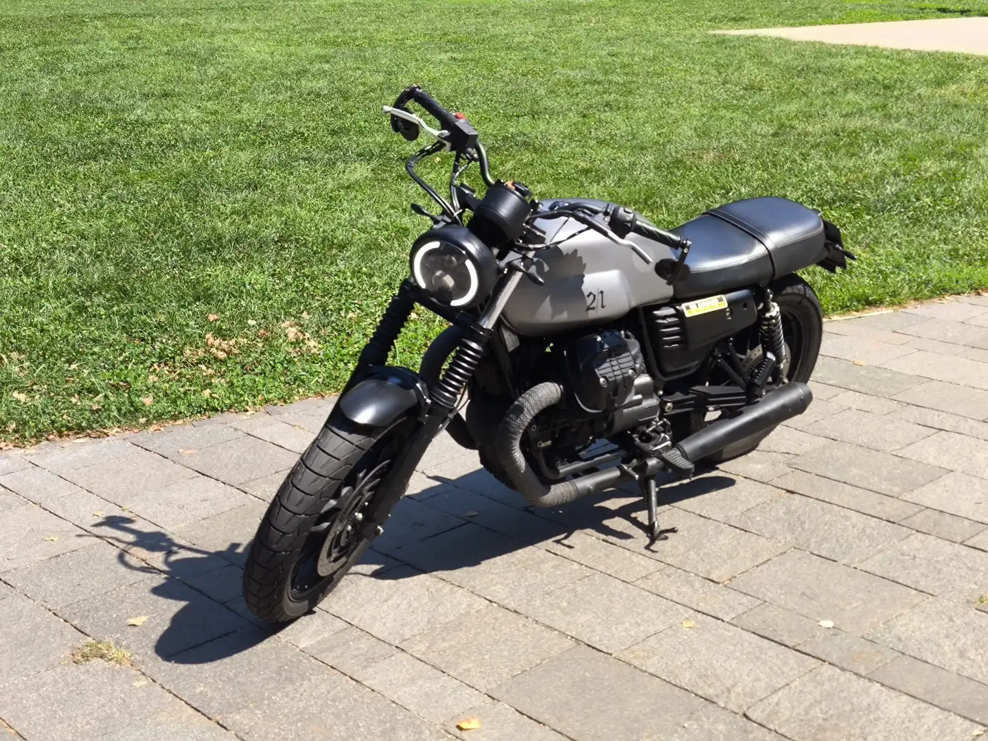 Moto Guzzi V 7 Café Racer Gri - 1