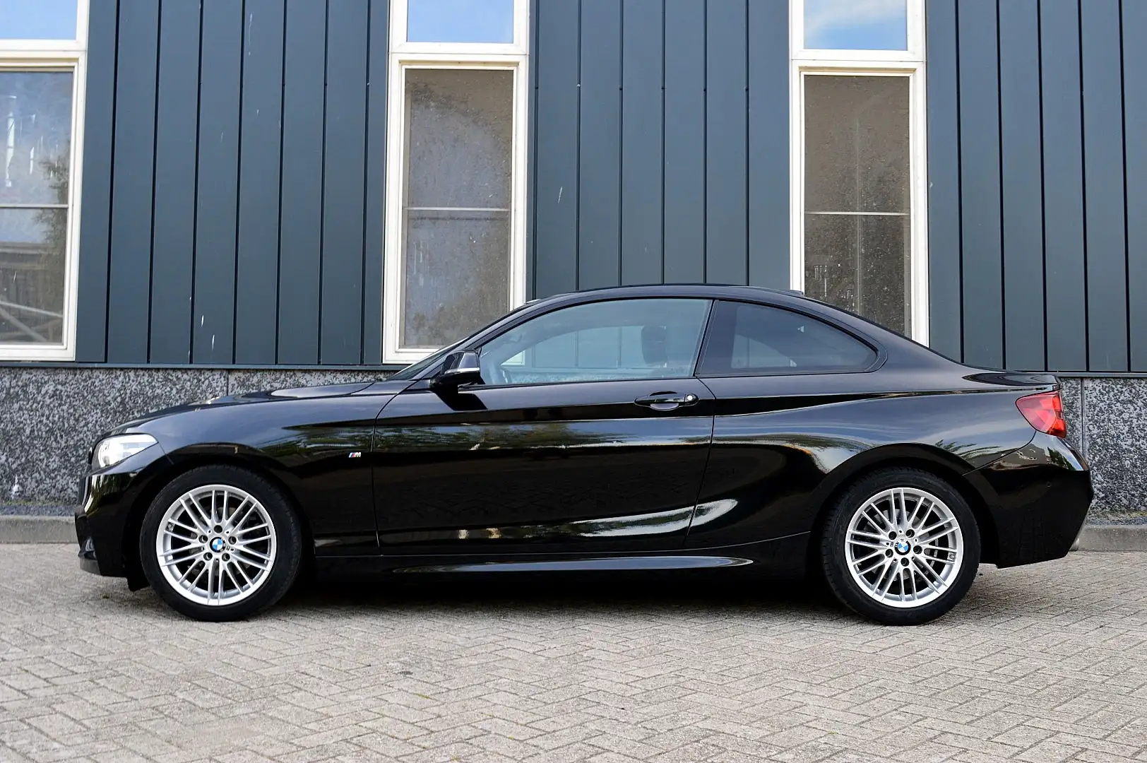 BMW 218 2-serie Coupé 218i M-Sport Rijklaarprijs-Garantie Zwart - 2